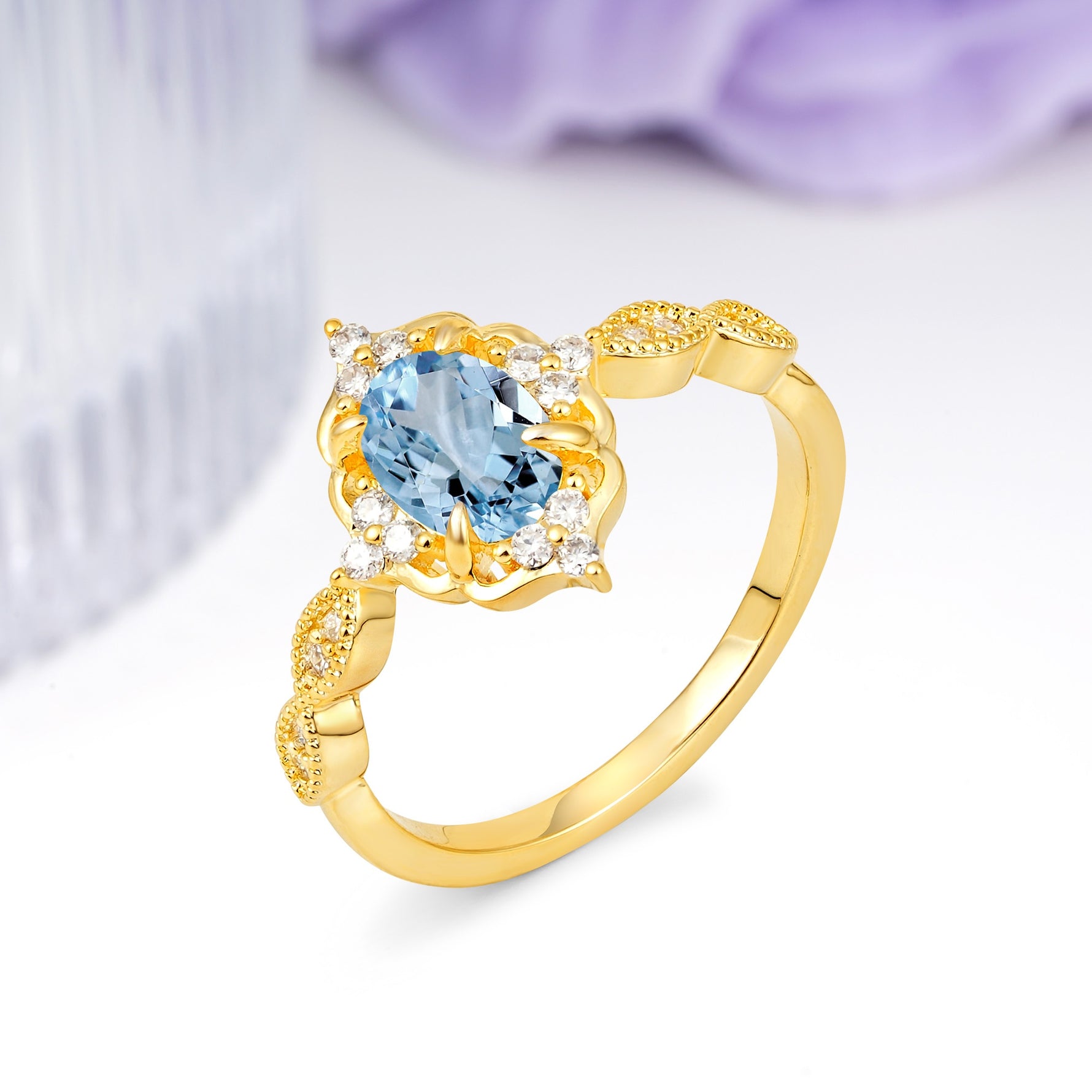 Luxurious Vintage 4-Prong Oval Cut Aquamarine Engagement Ring - Additional view