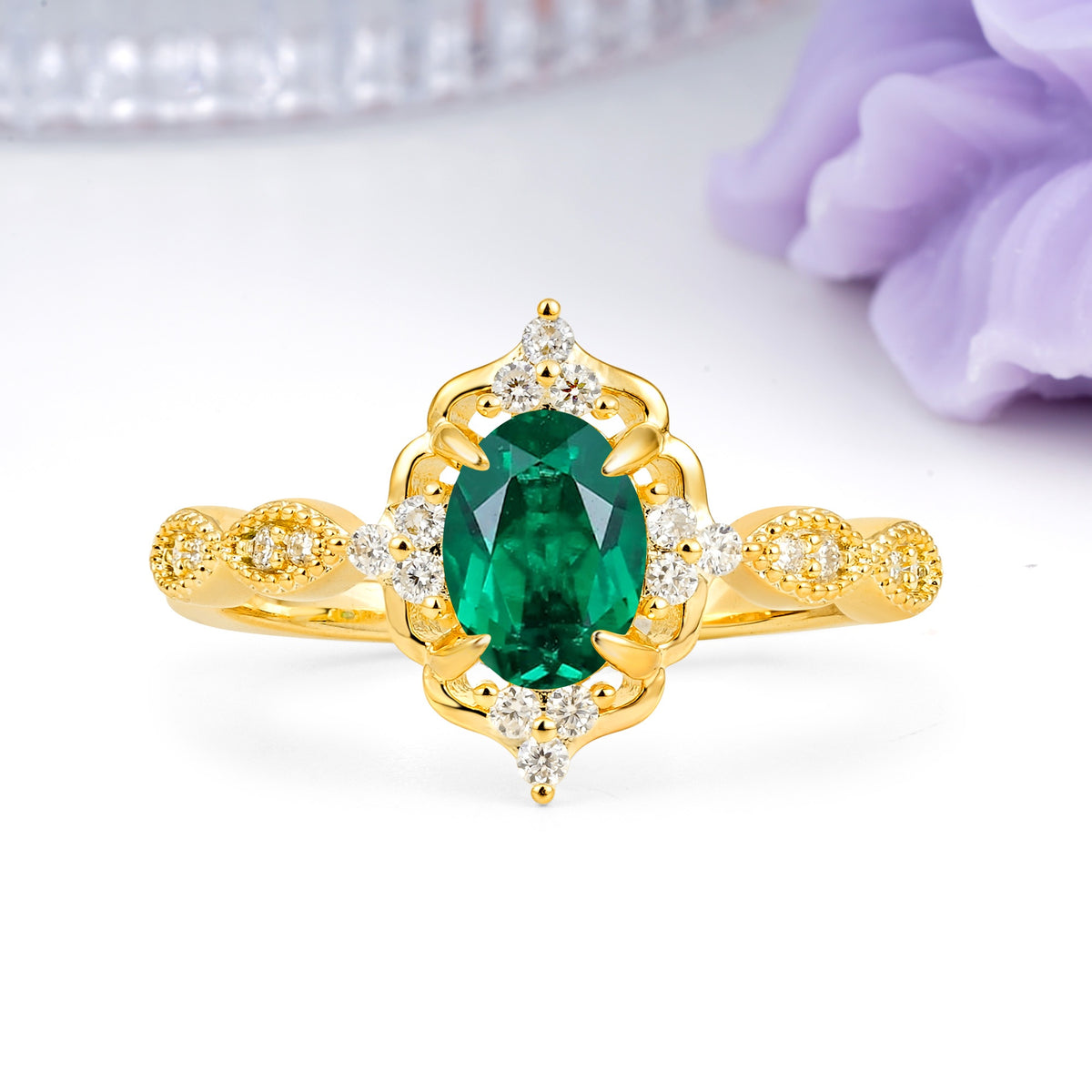 Luxurious Vintage 4-Prong Oval Cut Emerald Engagement Ring - Additional view