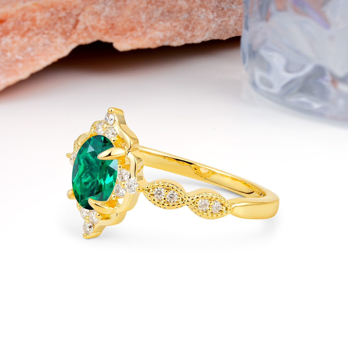 Luxurious Vintage 4-Prong Oval Cut Emerald Engagement Ring - Additional view