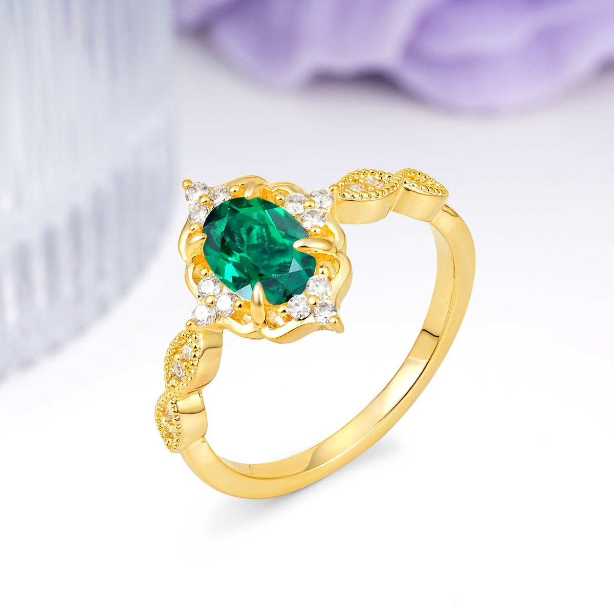 Luxurious Vintage 4-Prong Oval Cut Emerald Engagement Ring - Additional view