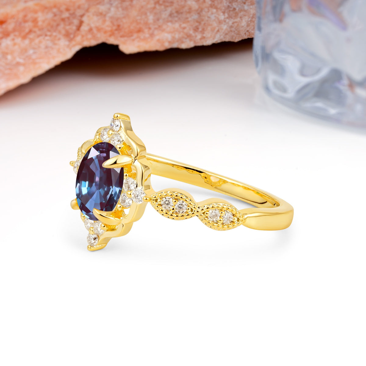 Luxurious Vintage 4-Prong Oval Cut Alexandrite Engagement Ring - Additional view