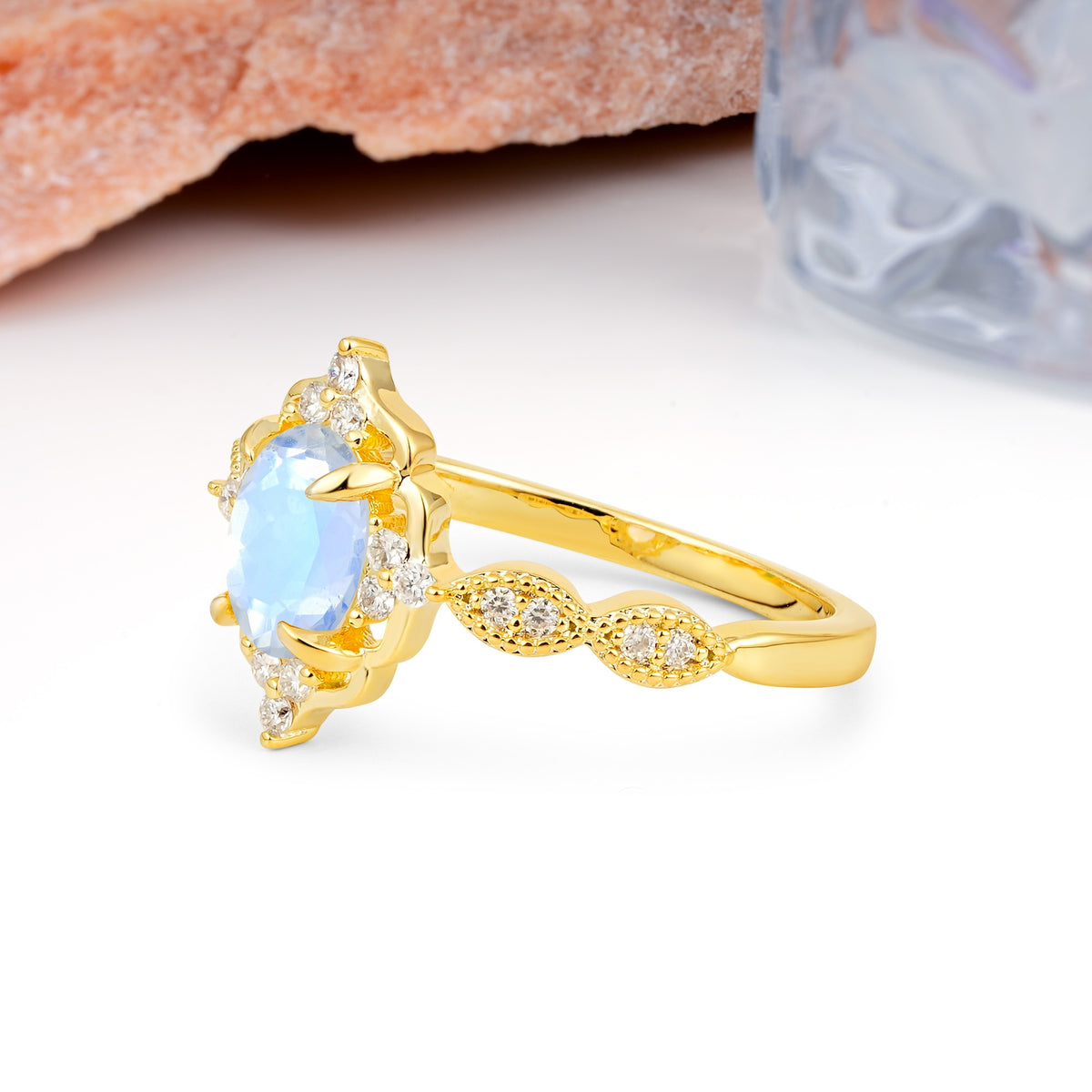 Luxurious Vintage 4-Prong Oval Cut Moonstone Engagement Ring - Additional view