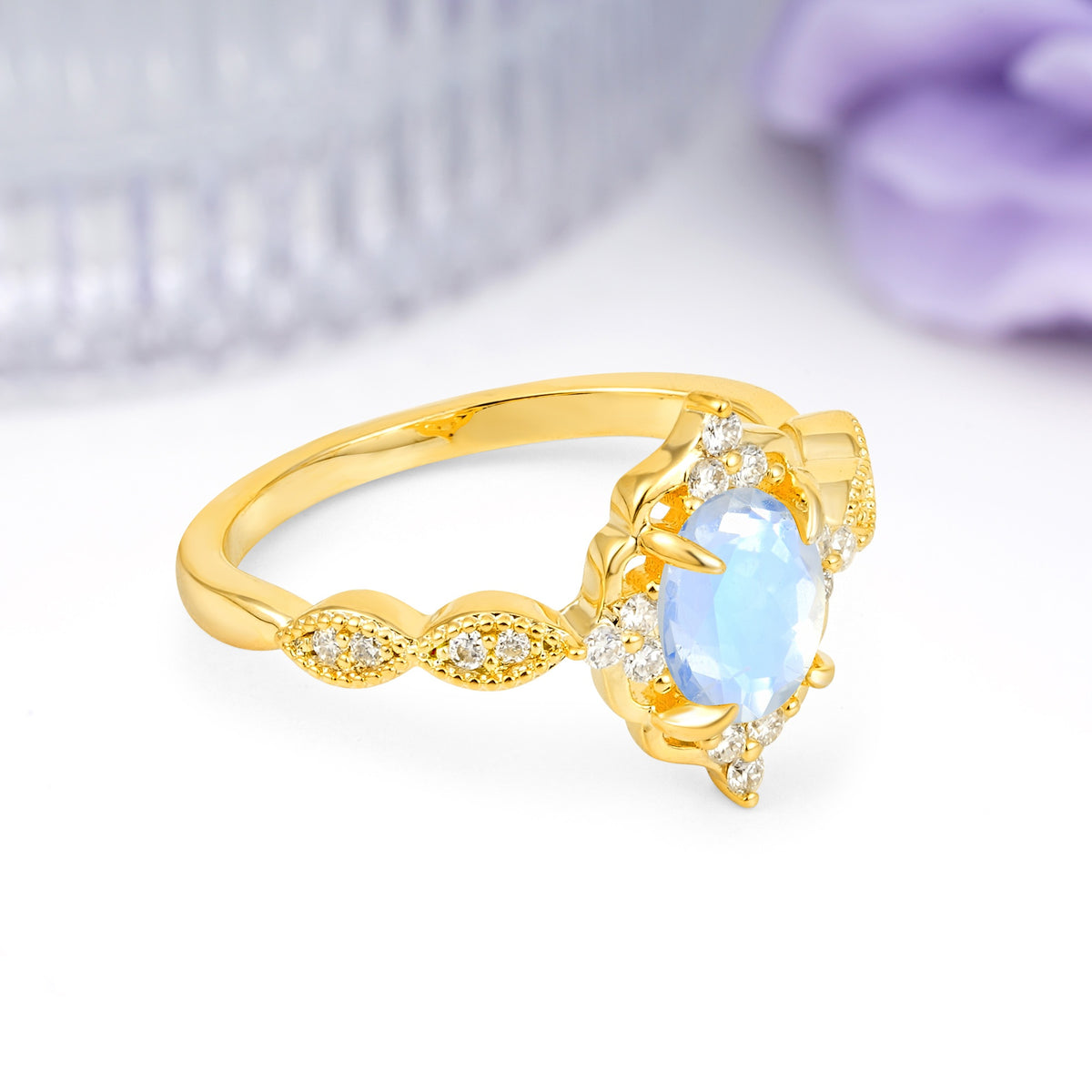 Luxurious Vintage 4-Prong Oval Cut Moonstone Engagement Ring - Additional view