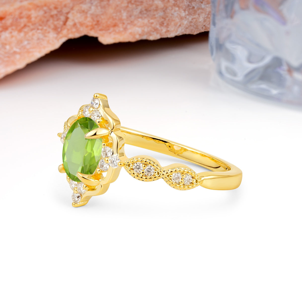 Luxurious Vintage 4-Prong Oval Cut Peridot Engagement Ring - Additional view