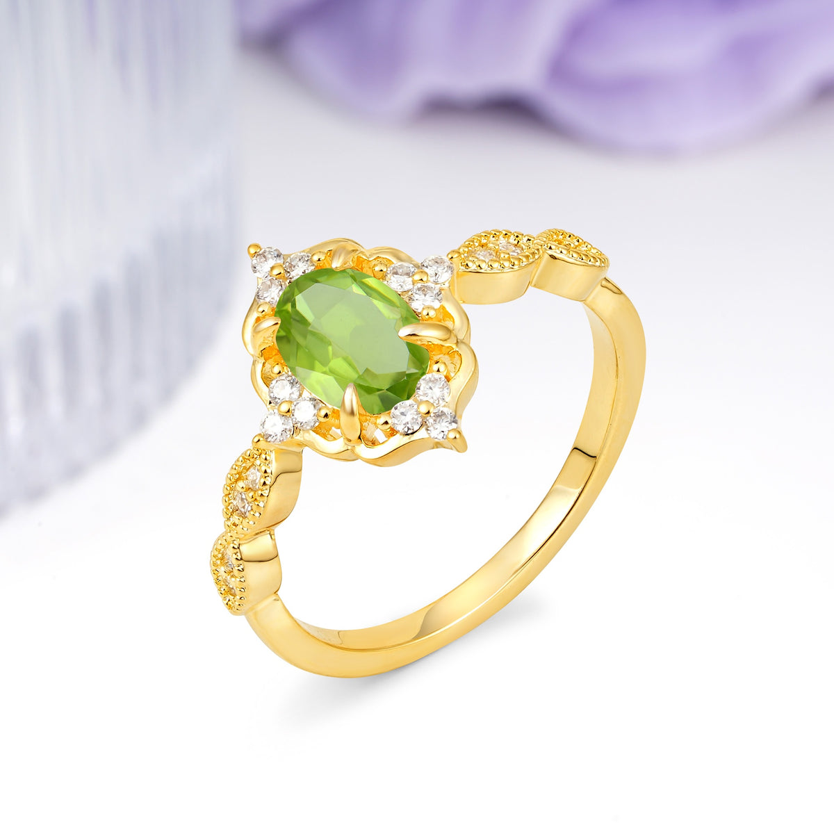 Luxurious Vintage 4-Prong Oval Cut Peridot Engagement Ring - Additional view