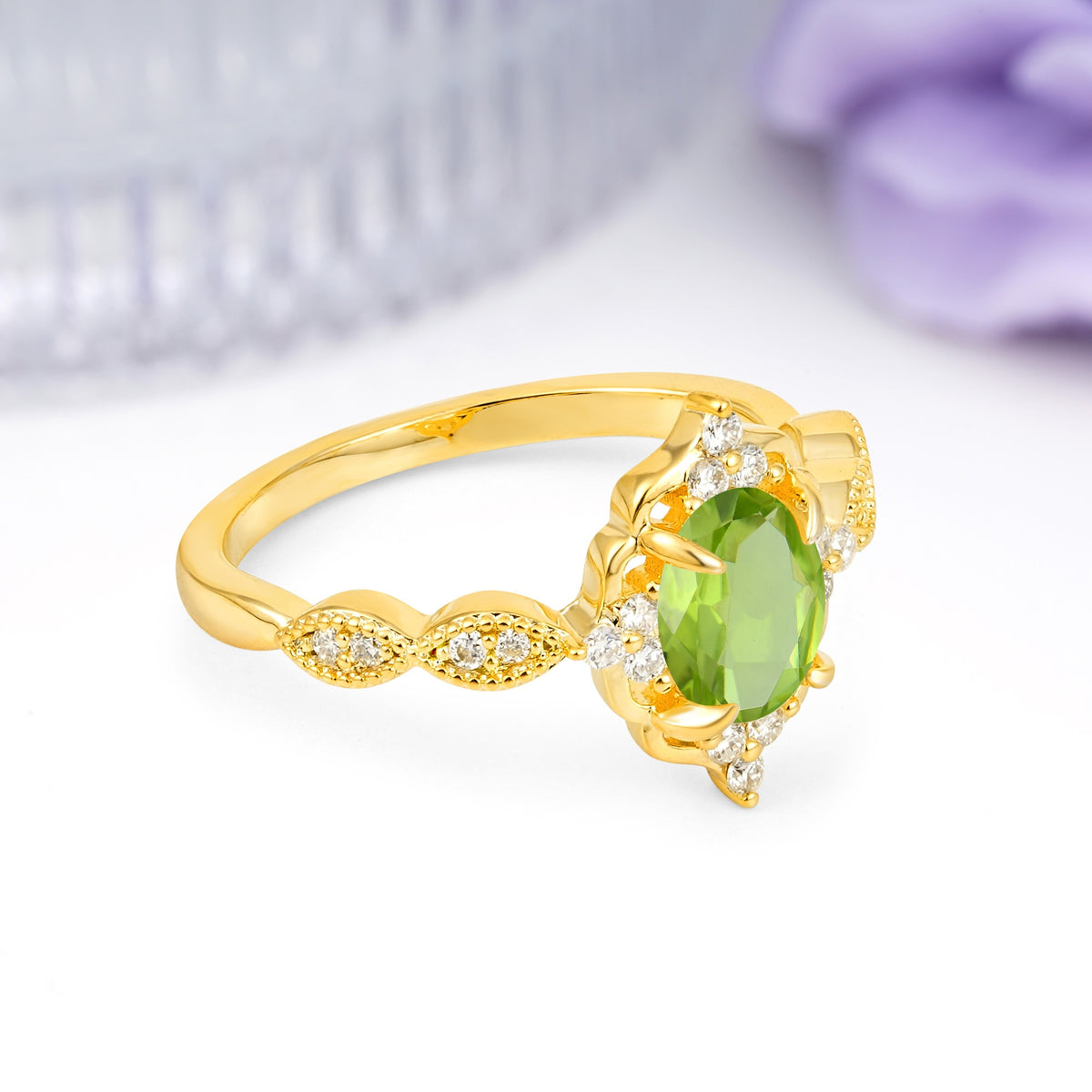 Luxurious Vintage 4-Prong Oval Cut Peridot Engagement Ring - Additional view