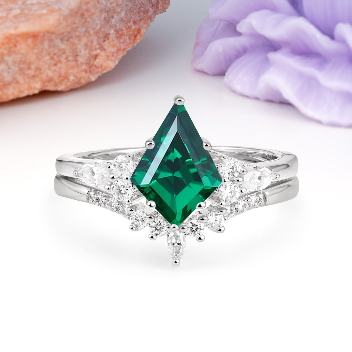 Classic, Luxurious 5-Prong Kite Cut Emerald Bridal Ring Set - Additional view