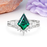 Classic, Luxurious 5-Prong Kite Cut Emerald Bridal Ring Set - Additional view