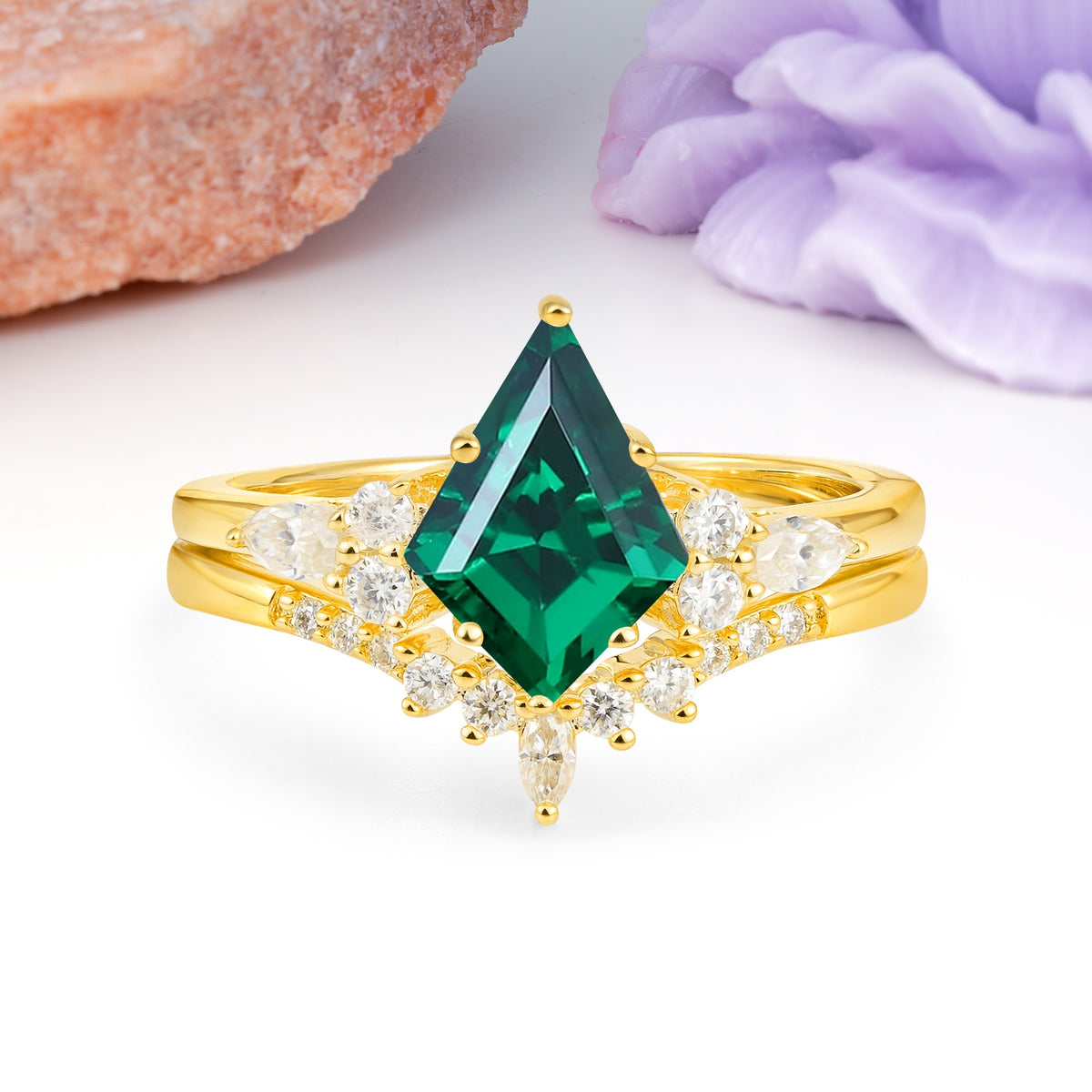 Classic, Luxurious 5-Prong Kite Cut Emerald Bridal Ring Set - Additional view