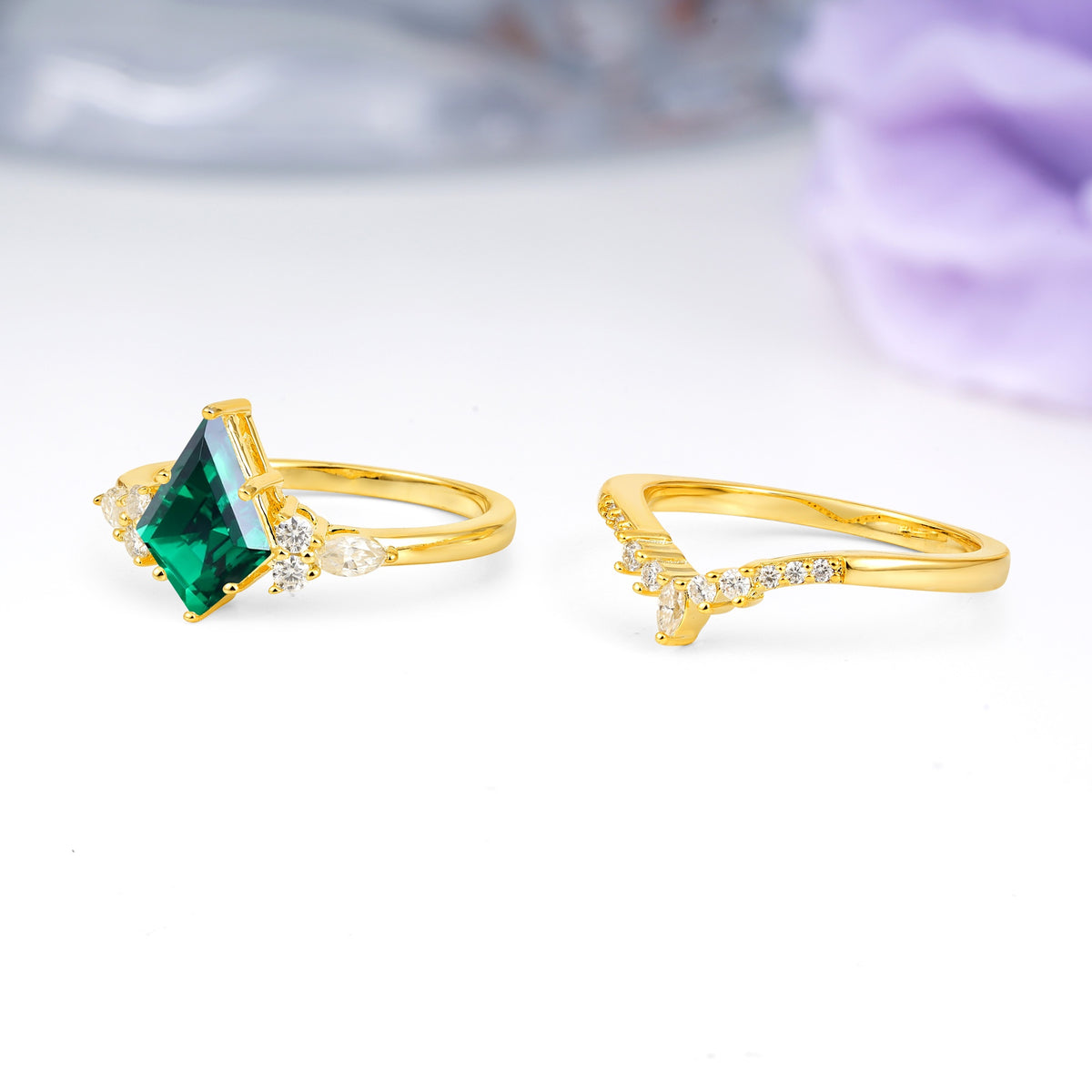 Classic, Luxurious 5-Prong Kite Cut Emerald Bridal Ring Set - Additional view