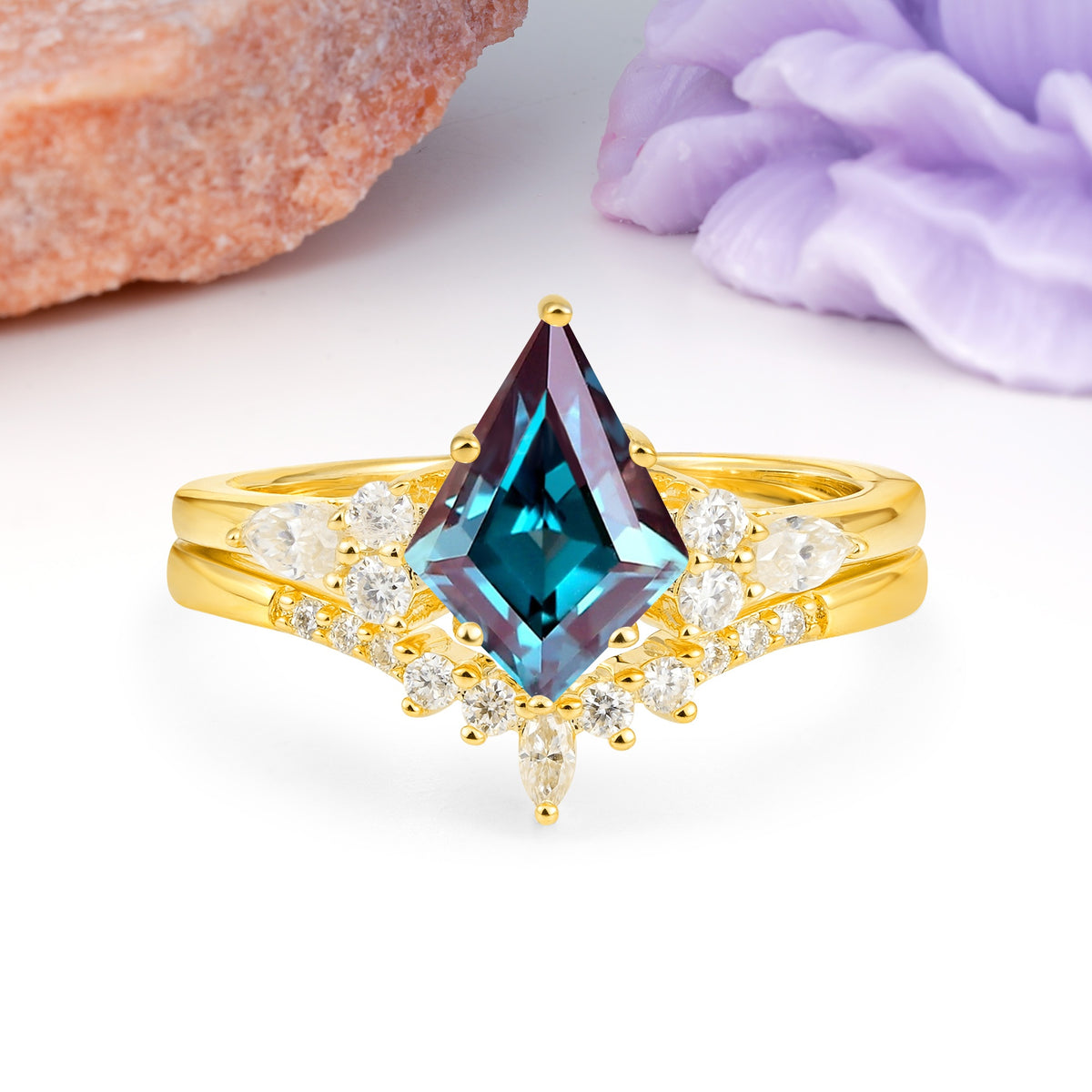 Classic, Luxurious 5-Prong Kite Cut Alexandrite Bridal Ring Set - Additional view