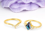 Classic, Luxurious 5-Prong Kite Cut Alexandrite Bridal Ring Set - Additional view