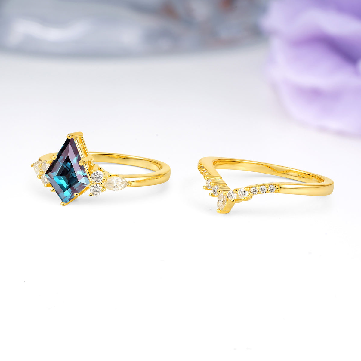 Classic, Luxurious 5-Prong Kite Cut Alexandrite Bridal Ring Set - Additional view