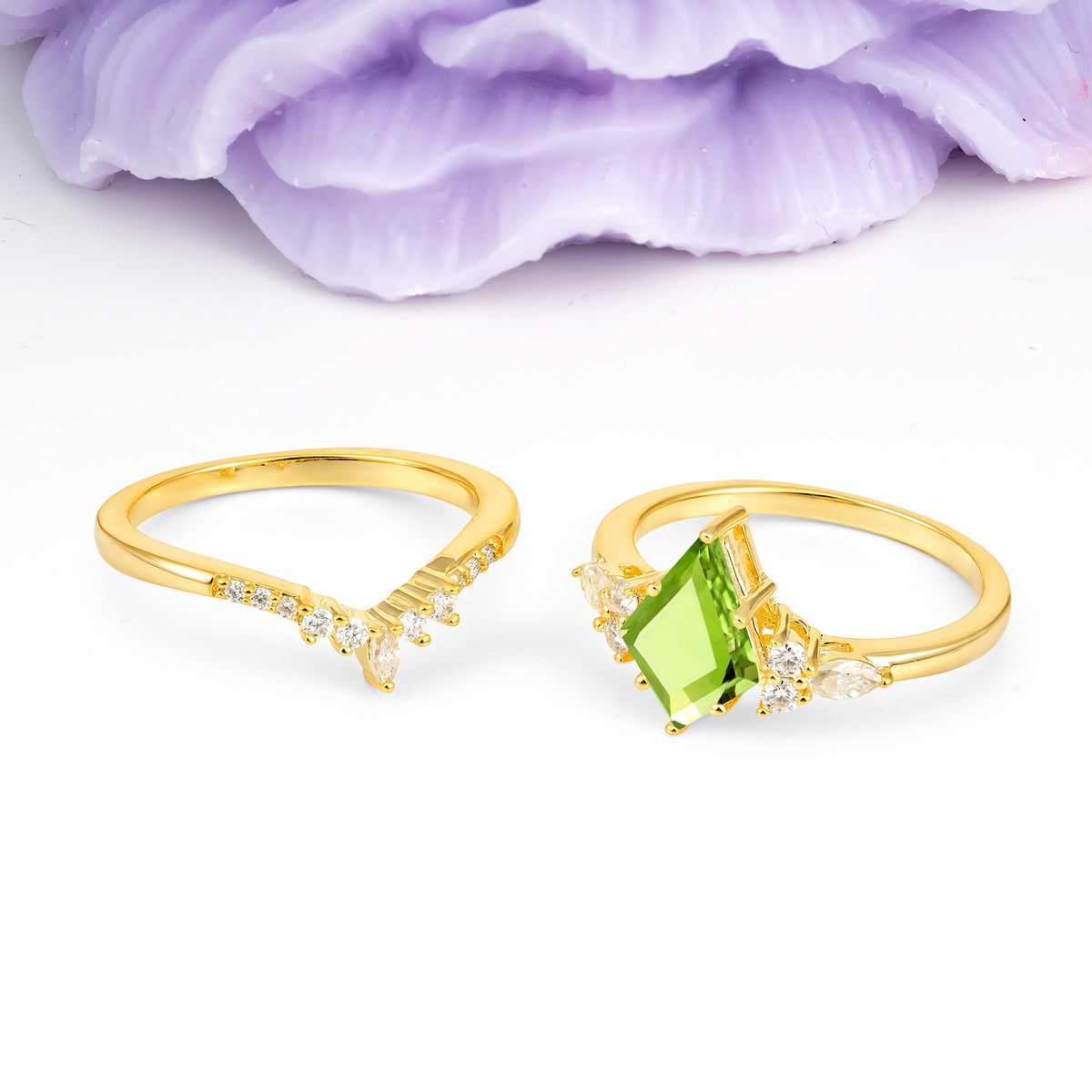 Classic, Luxurious 5-Prong Kite Cut Peridot Bridal Ring Set - Additional view