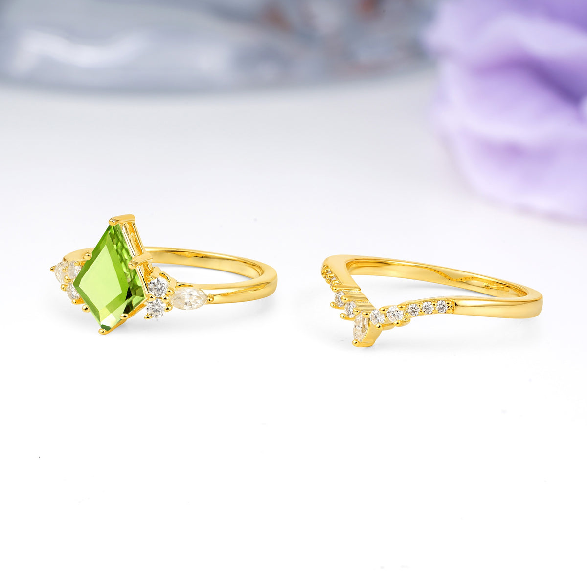 Classic, Luxurious 5-Prong Kite Cut Peridot Bridal Ring Set - Additional view