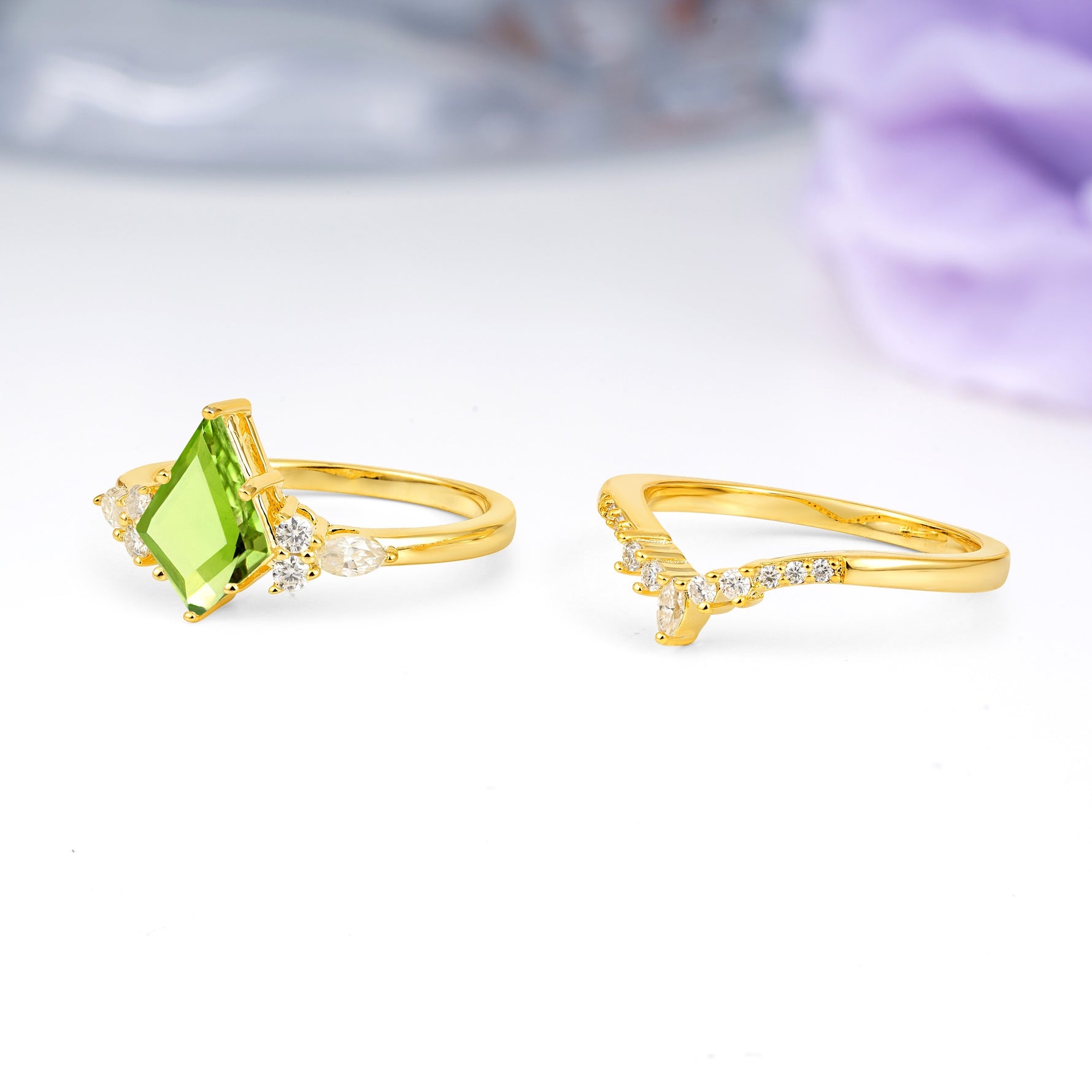 Classic, Luxurious 5-Prong Kite Cut Peridot Bridal Ring Set - Additional view