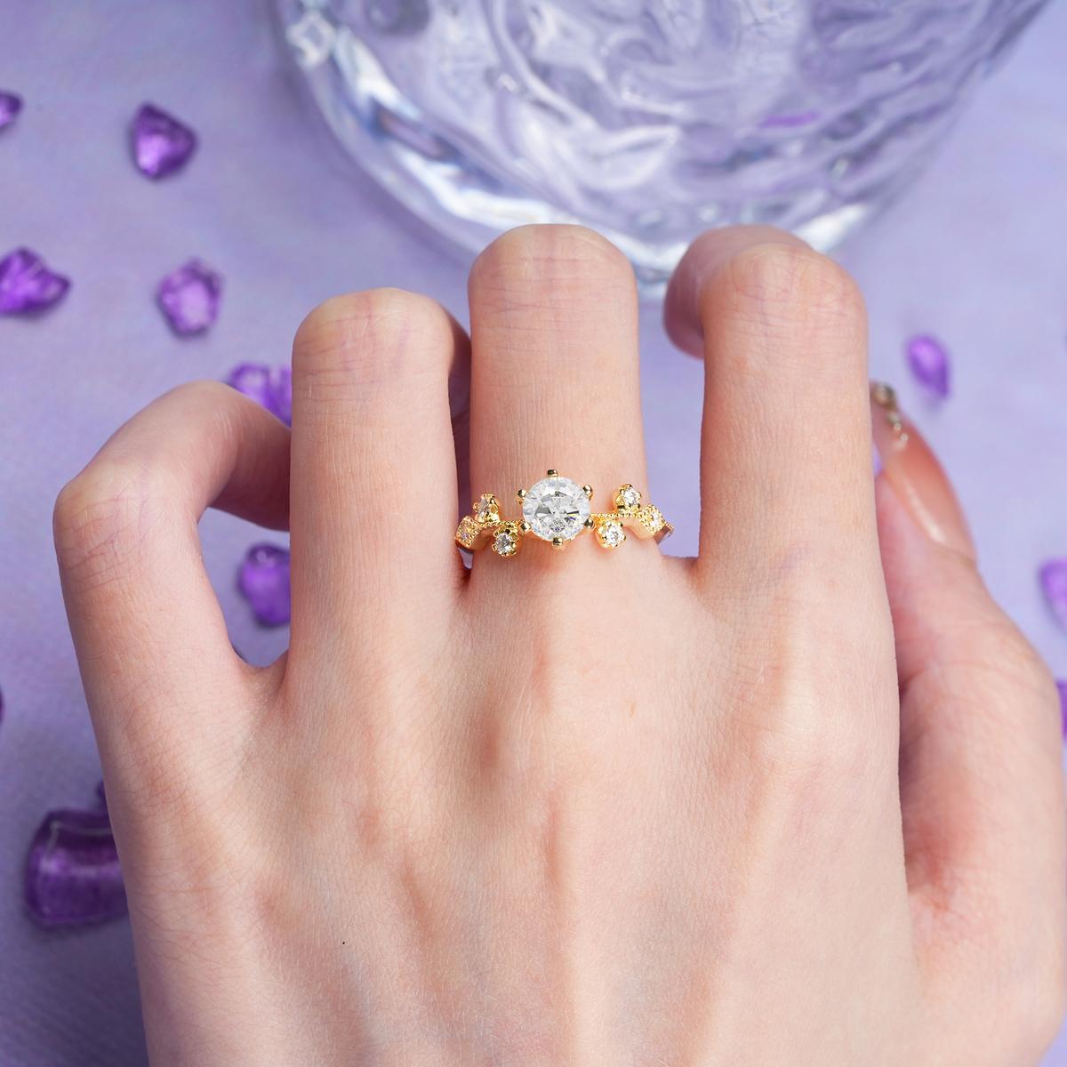 Classic, Minimalist 6-Prong Round Cut Moissanite Engagement Ring