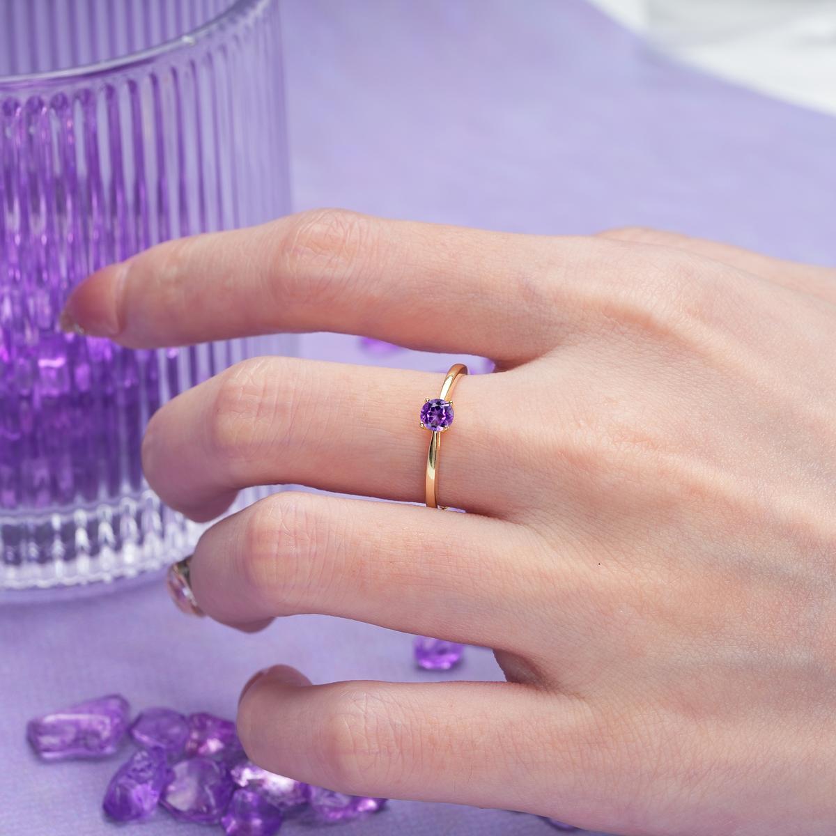 Minimalist Classic 4-Prong Round Cut Amethyst Engagement Ring