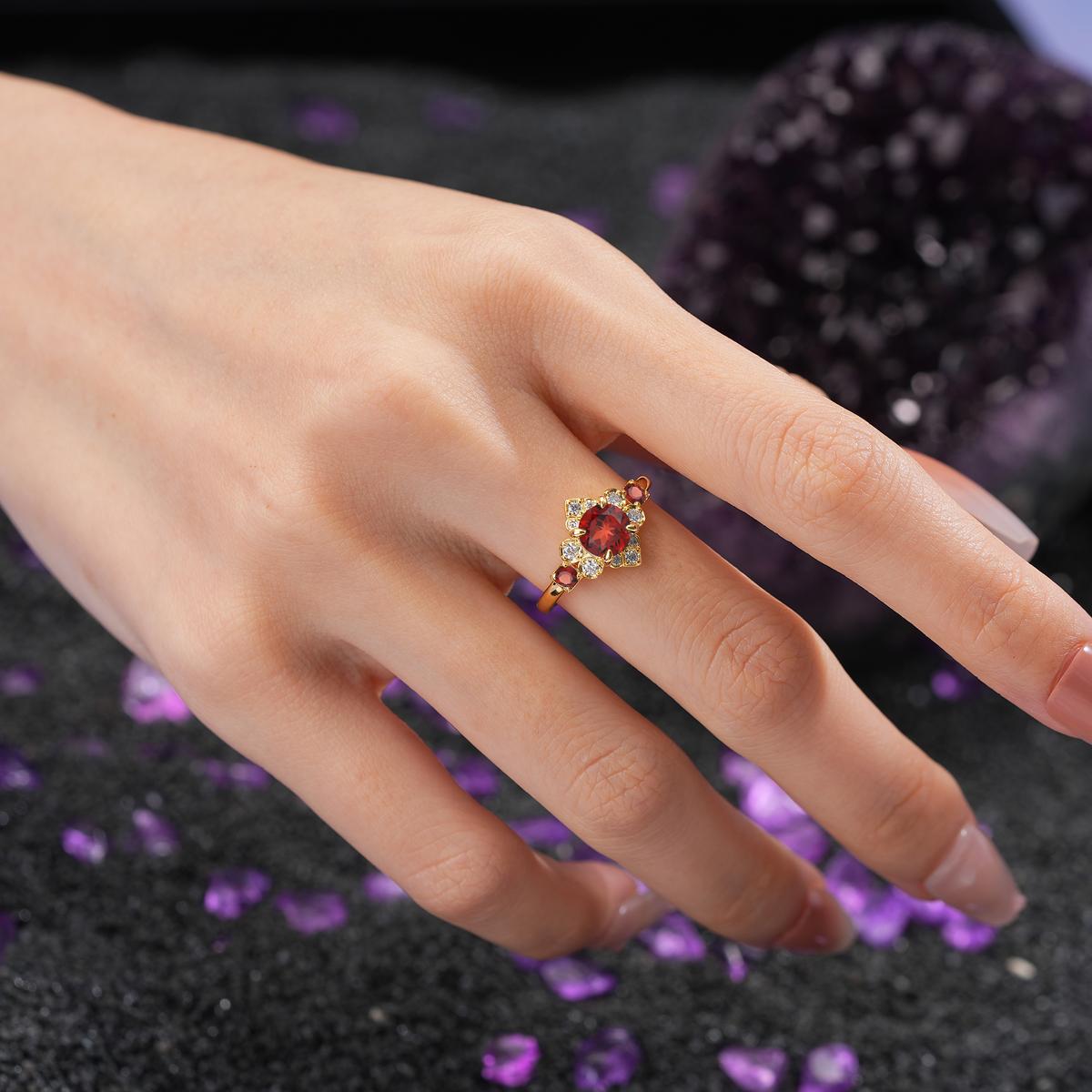 Unique Vintage-Luxury 4-Prong Round Cut Garnet Engagement Ring