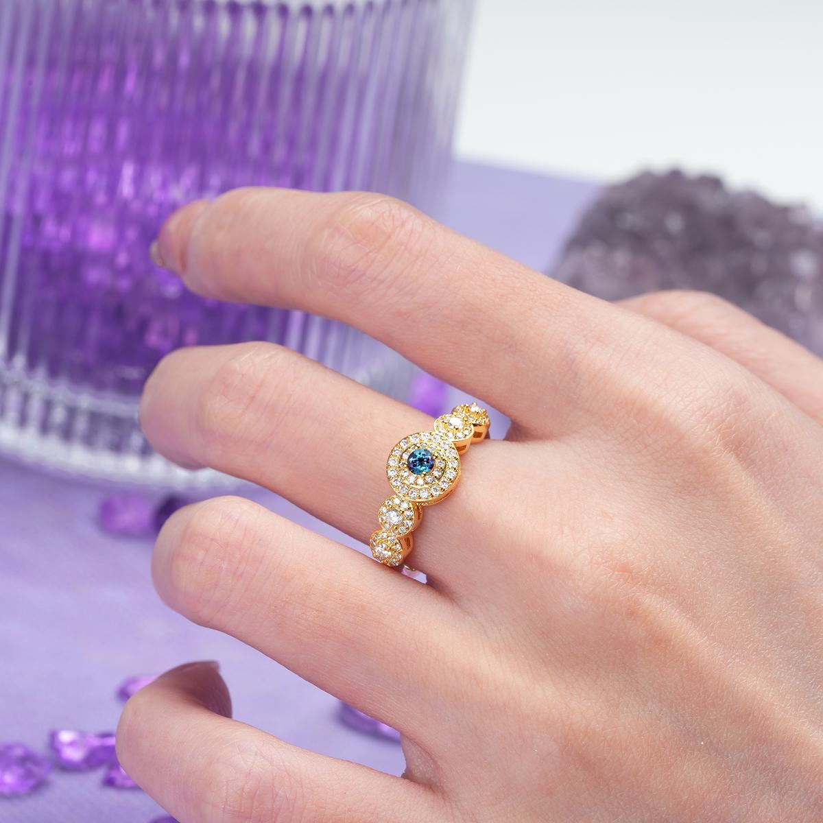 Luxurious Unique 4-Prong Round Cut Alexandrite Engagement Ring