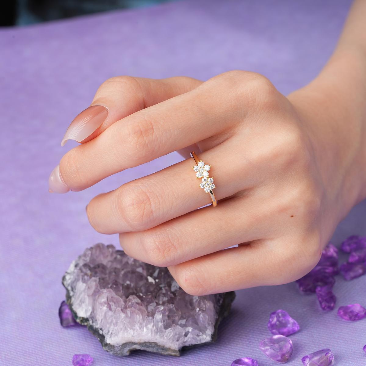 Luxurious and Unique Flower-Shaped 5-Prong Round Cut Moissanite Wedding Ring