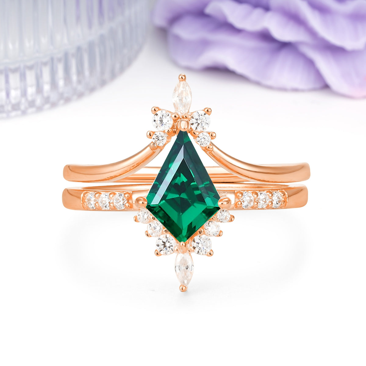 Luxurious Classic 4-Prong Kite Cut Emerald Bridal Ring Set - Additional view