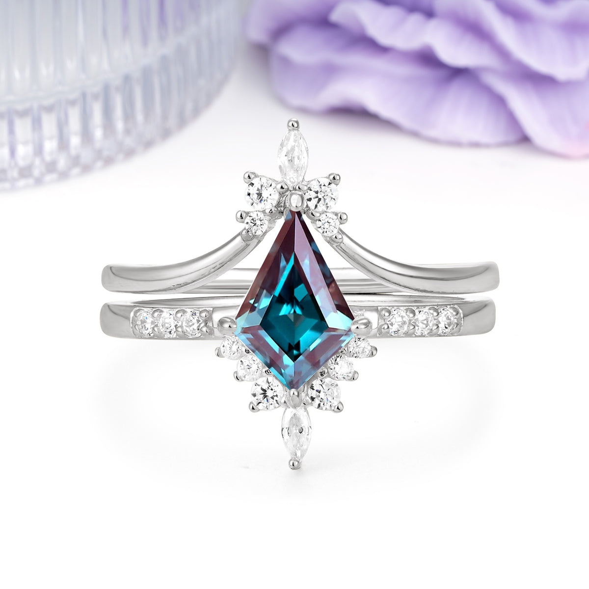 Luxurious Classic 4-Prong Kite Cut Alexandrite Bridal Ring Set - Additional view