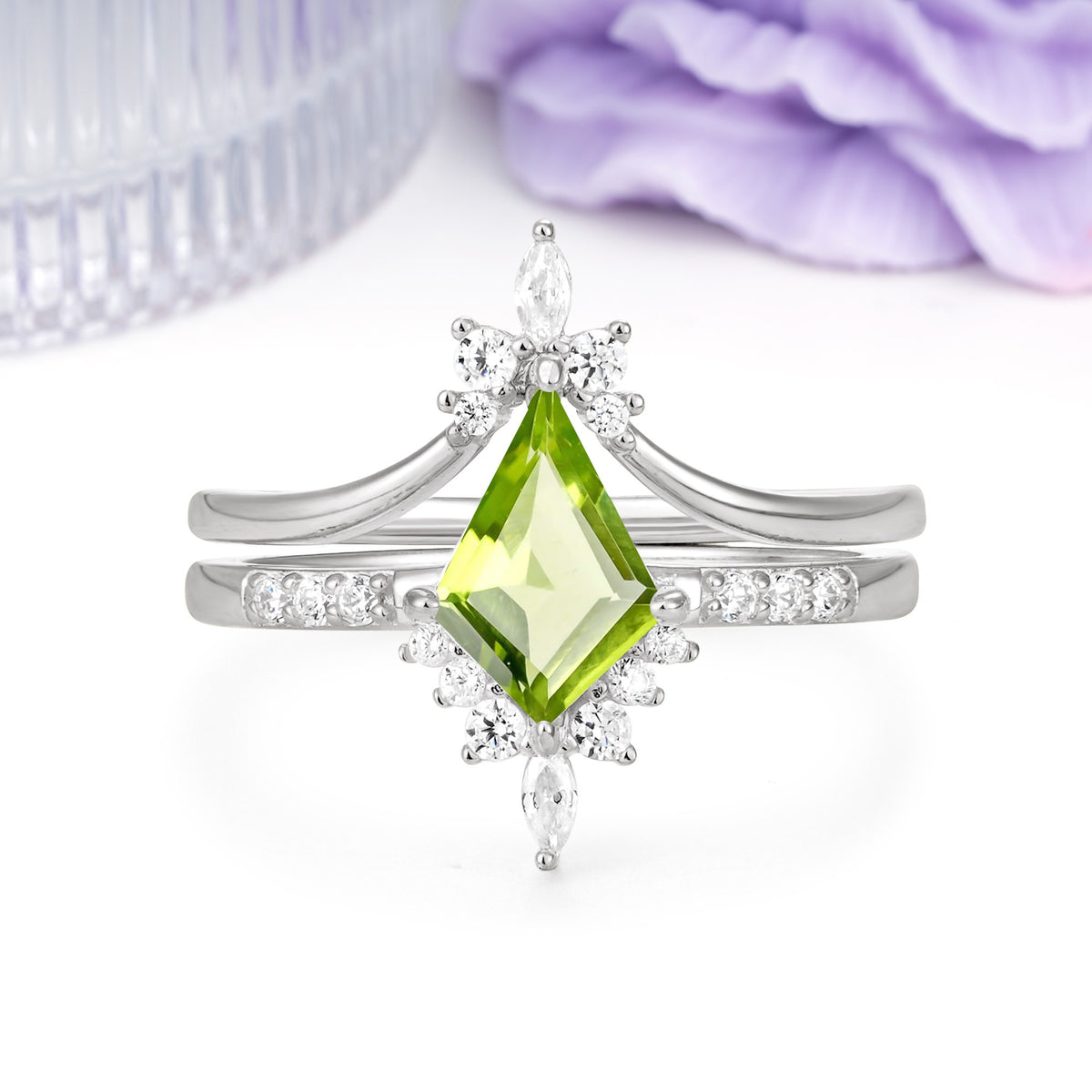 Luxurious Classic 4-Prong Kite Cut Peridot Bridal Ring Set - Additional view