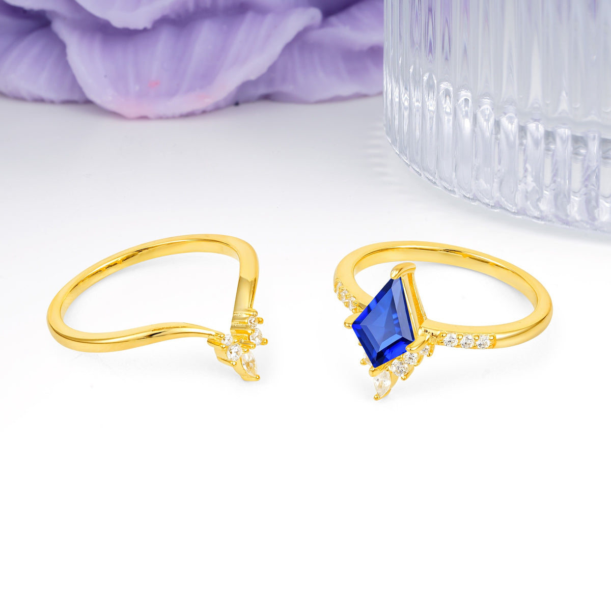 Luxurious Classic 4-Prong Kite Cut Sapphire Bridal Ring Set - Additional view