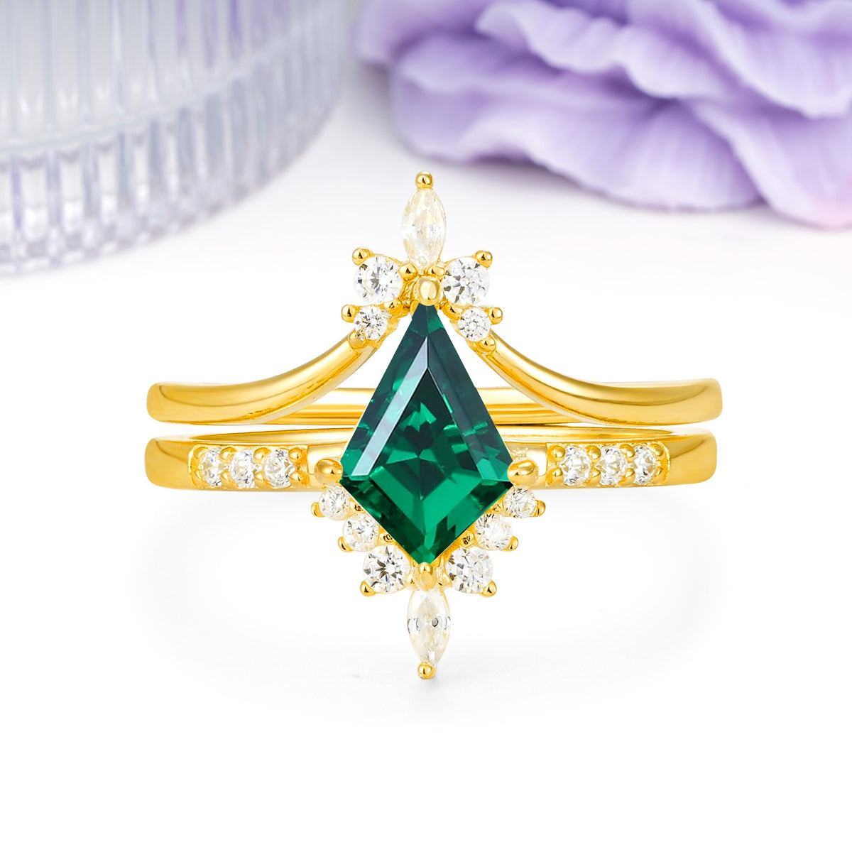 Luxurious Classic 4-Prong Kite Cut Emerald Bridal Ring Set - Additional view