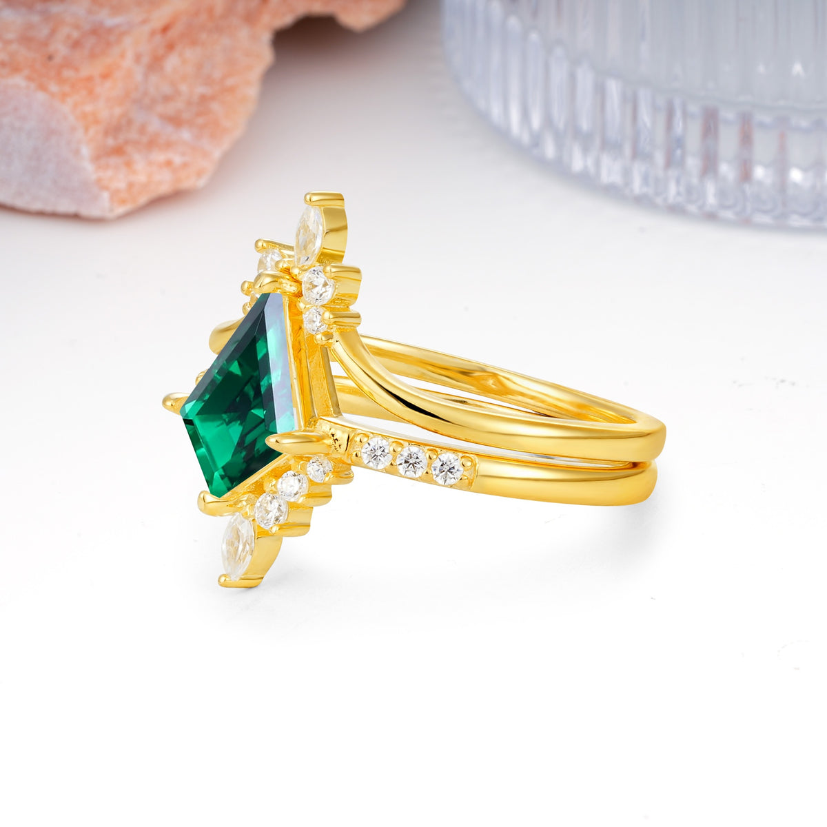 Luxurious Classic 4-Prong Kite Cut Emerald Bridal Ring Set - Additional view