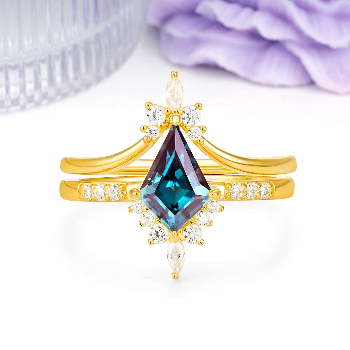 Luxurious Classic 4-Prong Kite Cut Alexandrite Bridal Ring Set - Additional view