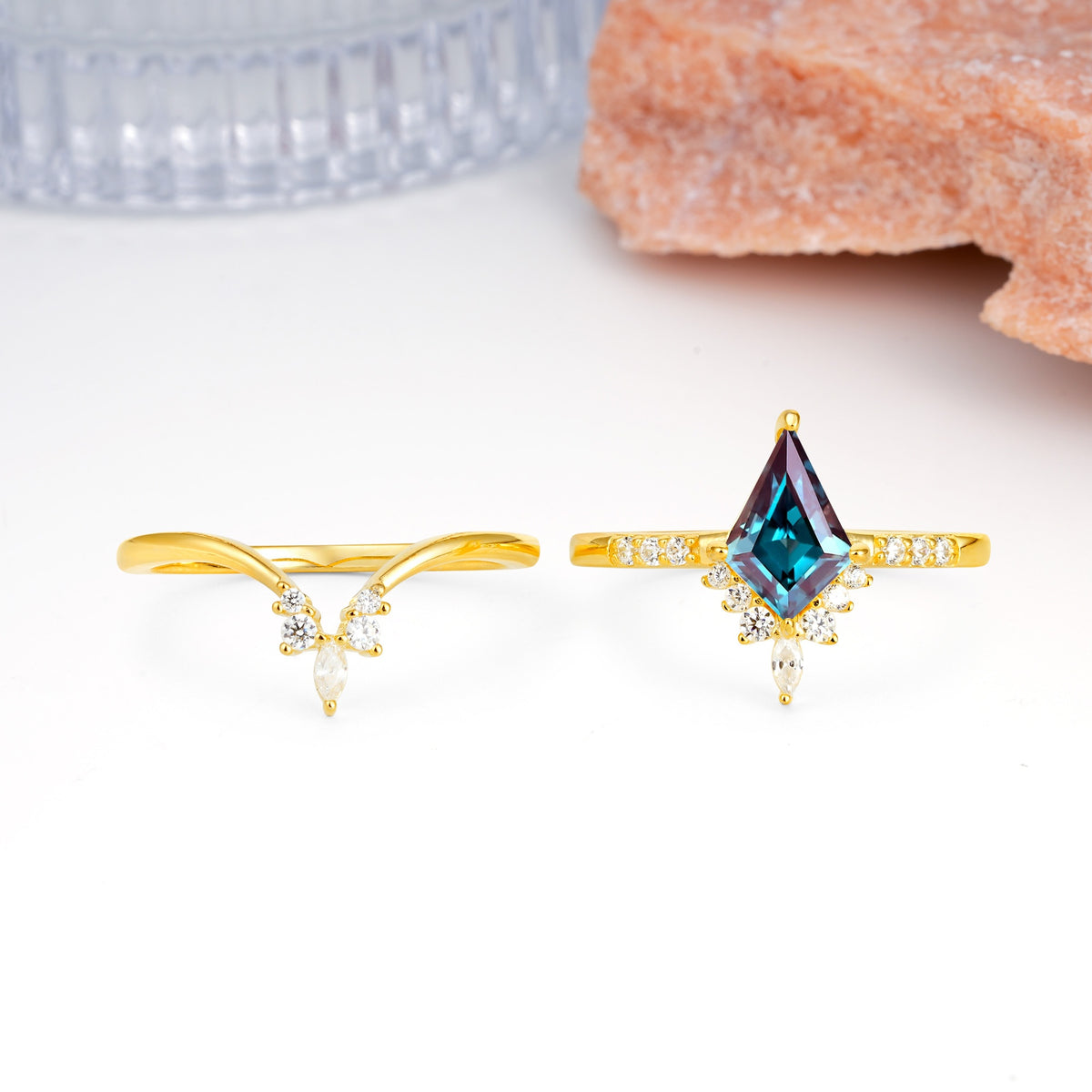 Luxurious Classic 4-Prong Kite Cut Alexandrite Bridal Ring Set - Additional view