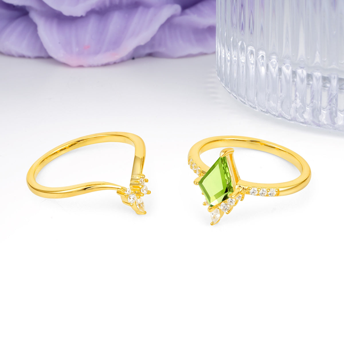 Luxurious Classic 4-Prong Kite Cut Peridot Bridal Ring Set - Additional view