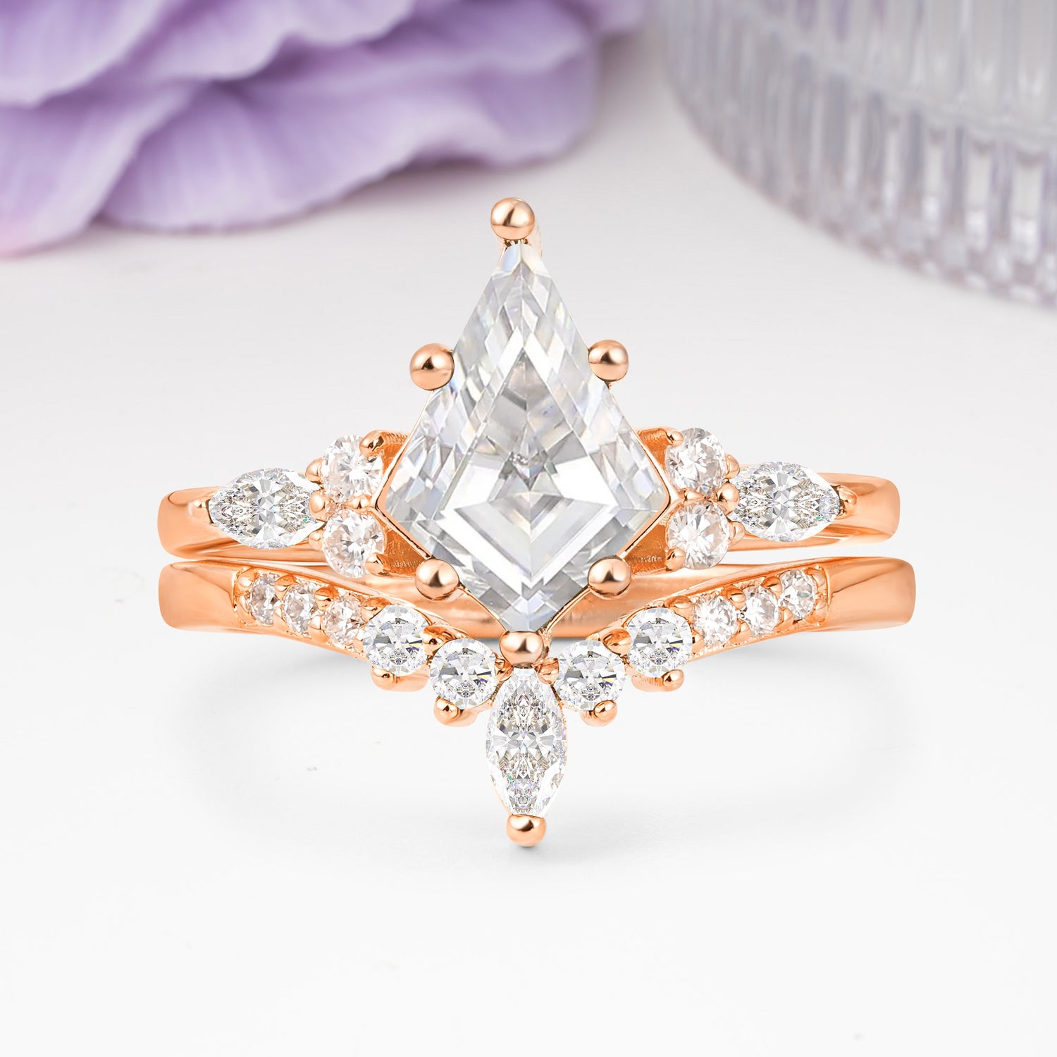 Luxurious 5-Prong Kite Cut Moissanite Bridal Ring Set