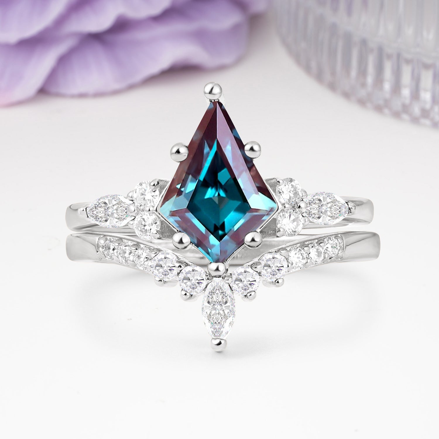 Luxurious 5-Prong Kite Cut Alexandrite Bridal Ring Set