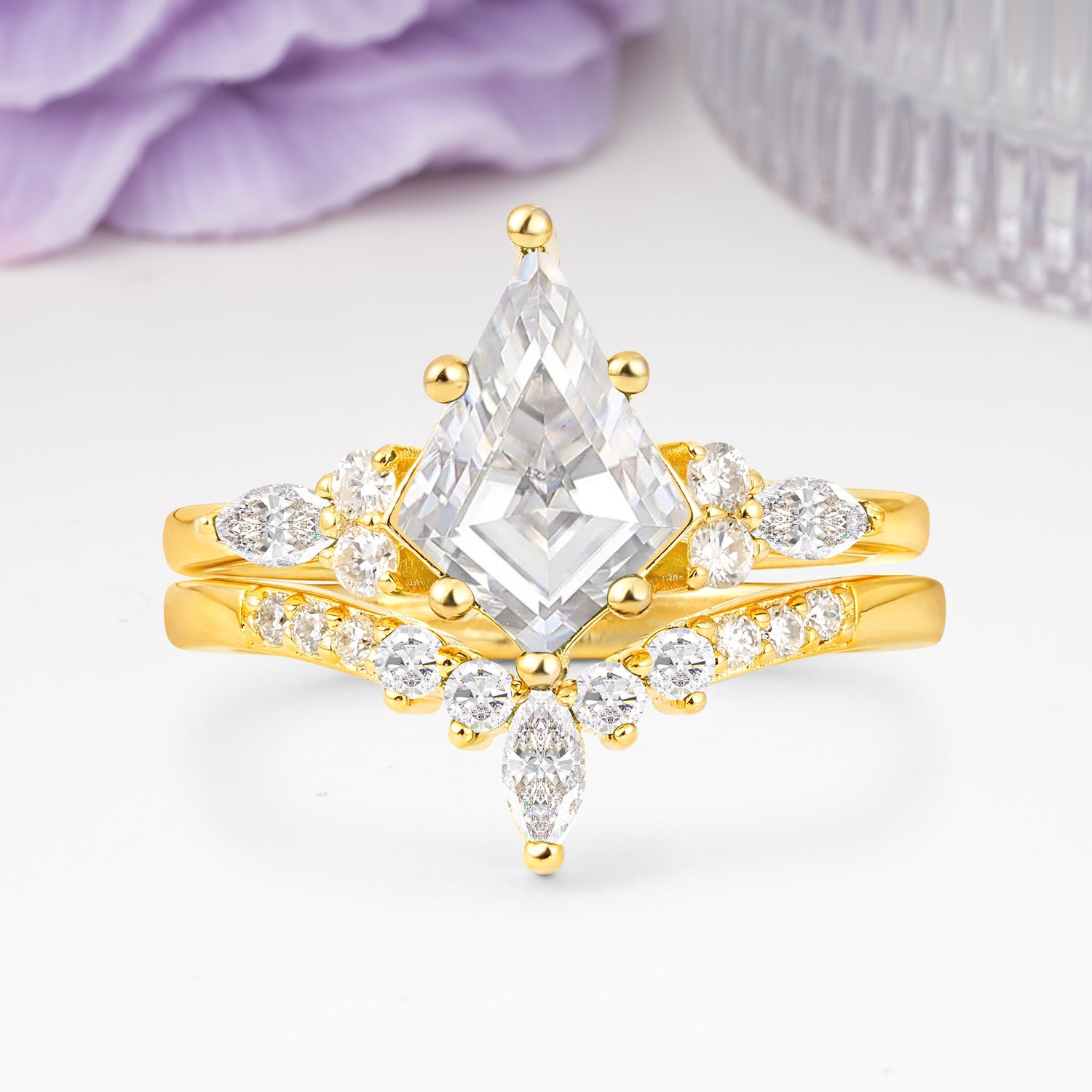 Luxurious 5-Prong Kite Cut Moissanite Bridal Ring Set