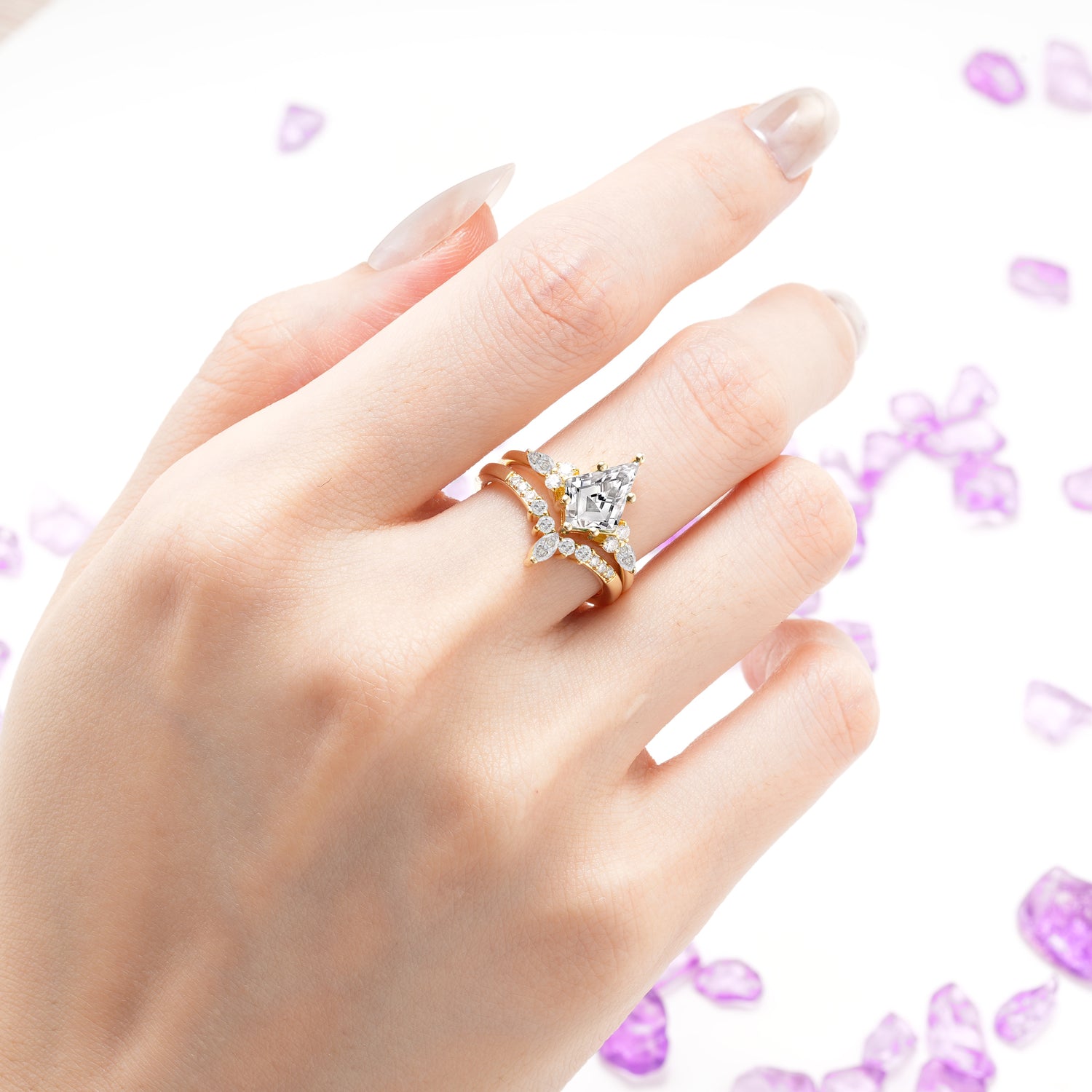 Luxurious 5-Prong Kite Cut Lab Diamond Bridal Ring Set