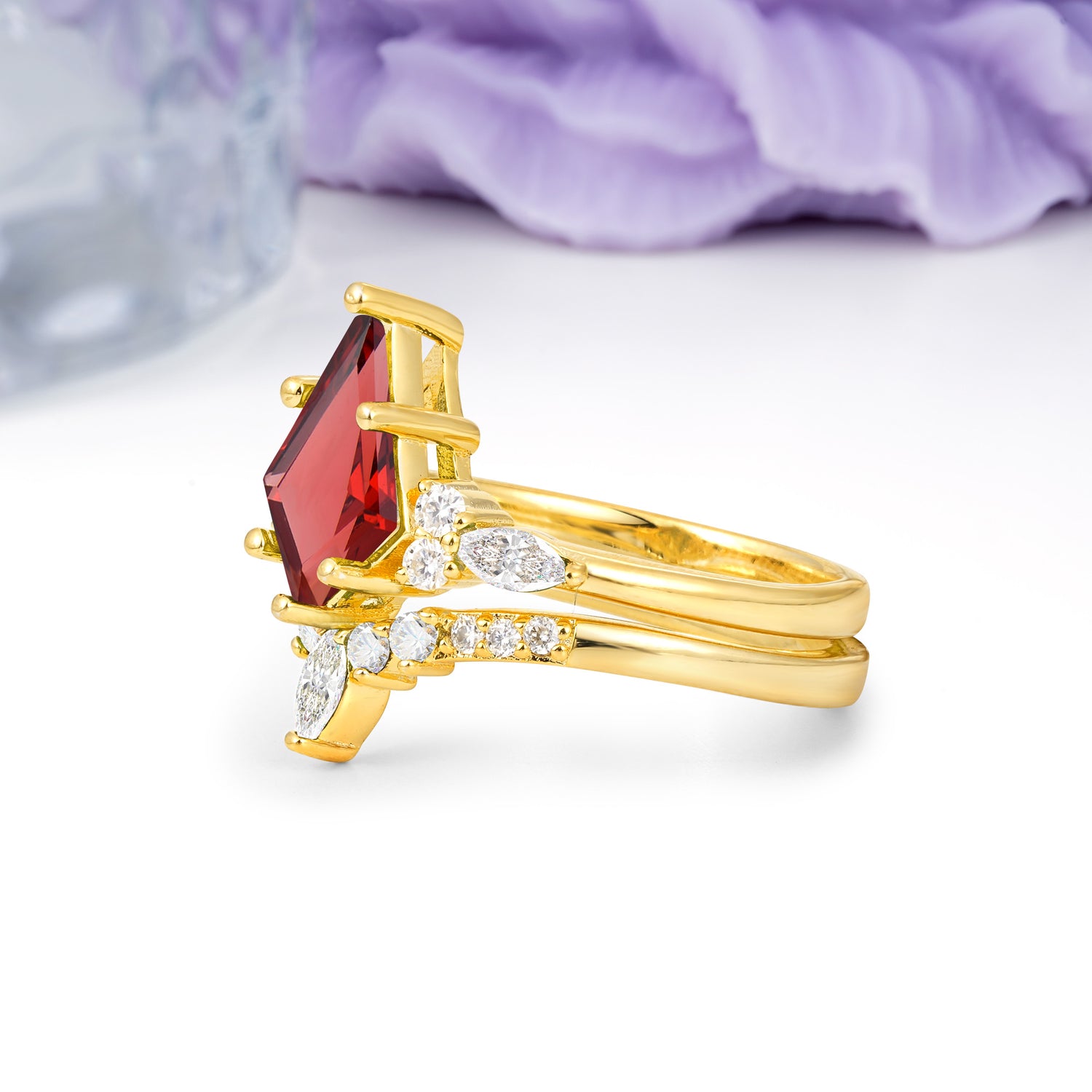 Luxurious 5-Prong Kite Cut Garnet Bridal Ring Set