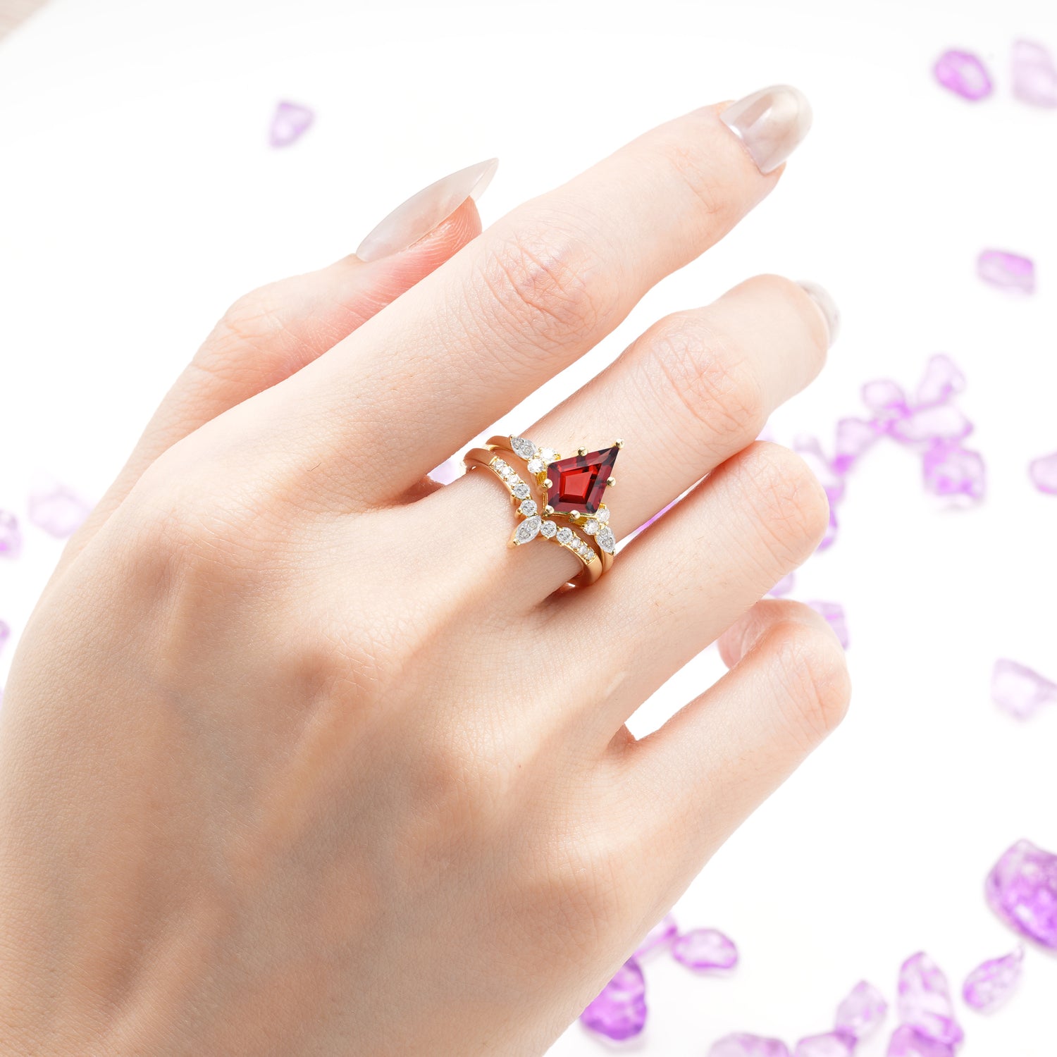 Luxurious 5-Prong Kite Cut Garnet Bridal Ring Set