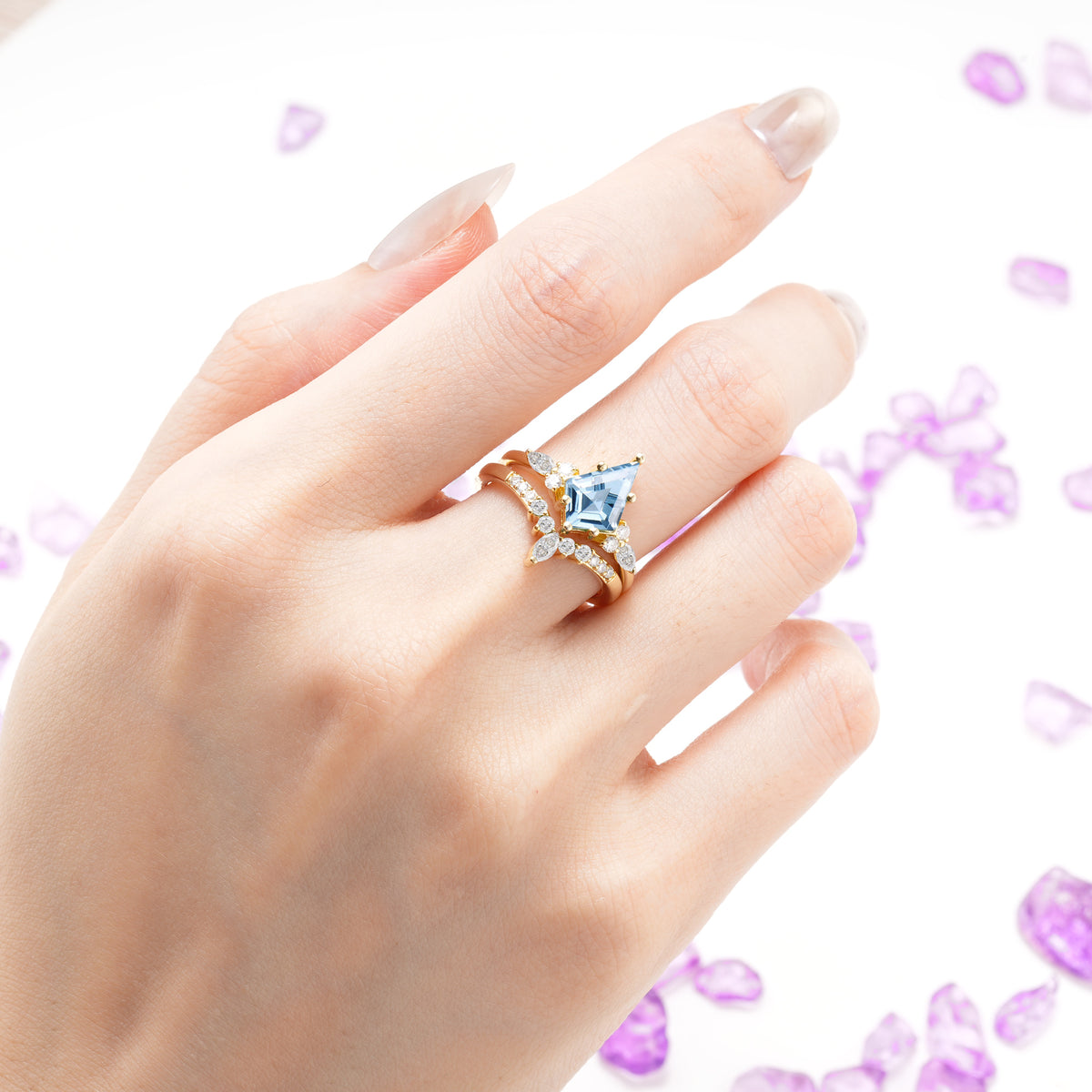 Luxurious 5-Prong Kite Cut Aquamarine Bridal Ring Set