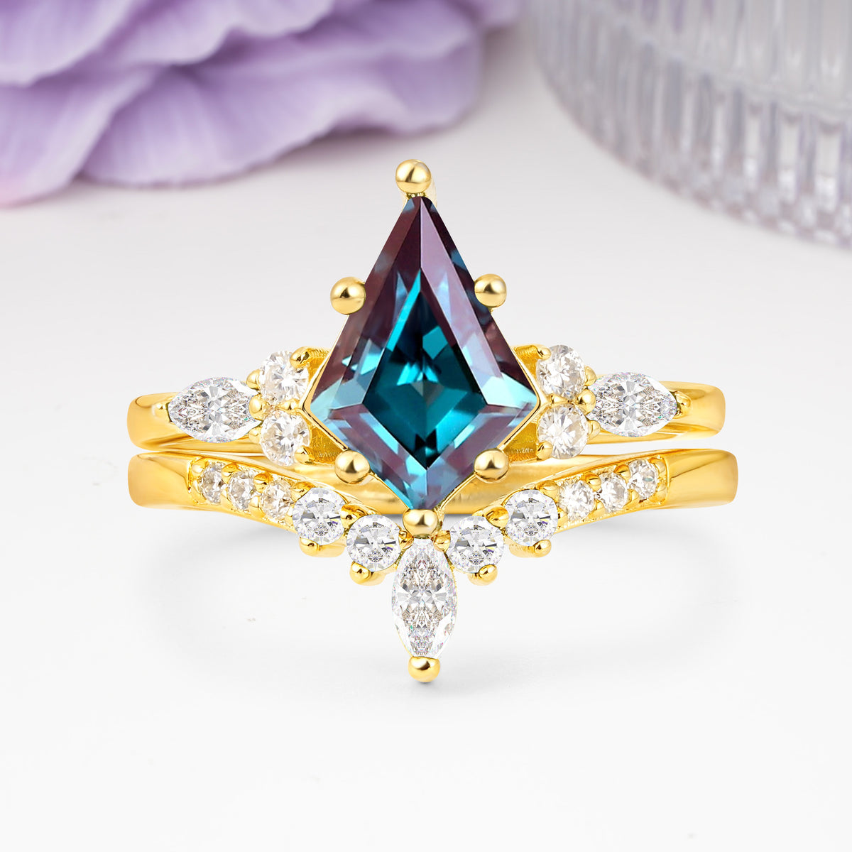 Luxurious 5-Prong Kite Cut Alexandrite Bridal Ring Set