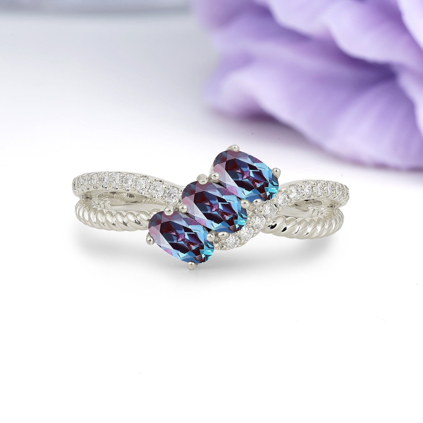 Luxurious Intertwined 4-Prong Oval Cut Alexandrite Three-Stone Wedding Ring - Additional view