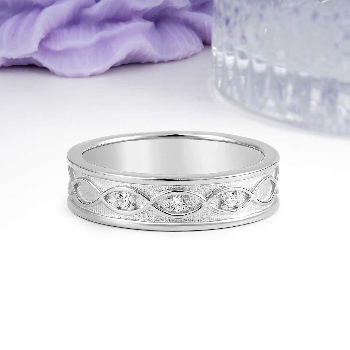 Classic Luxury Men's Moissanite Wedding Ring - Additional view