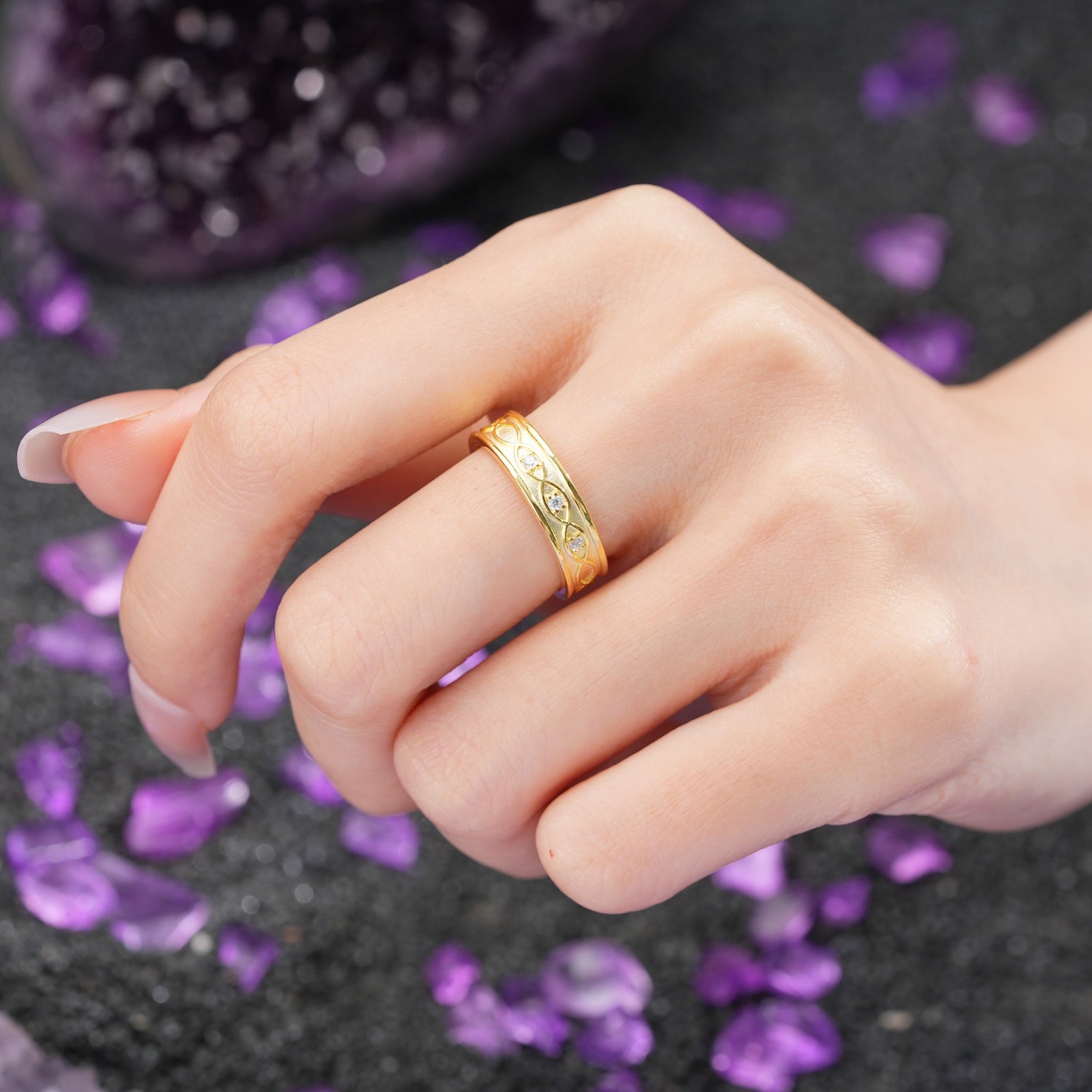 Classic Luxury Men's Moissanite Wedding Ring - Additional view