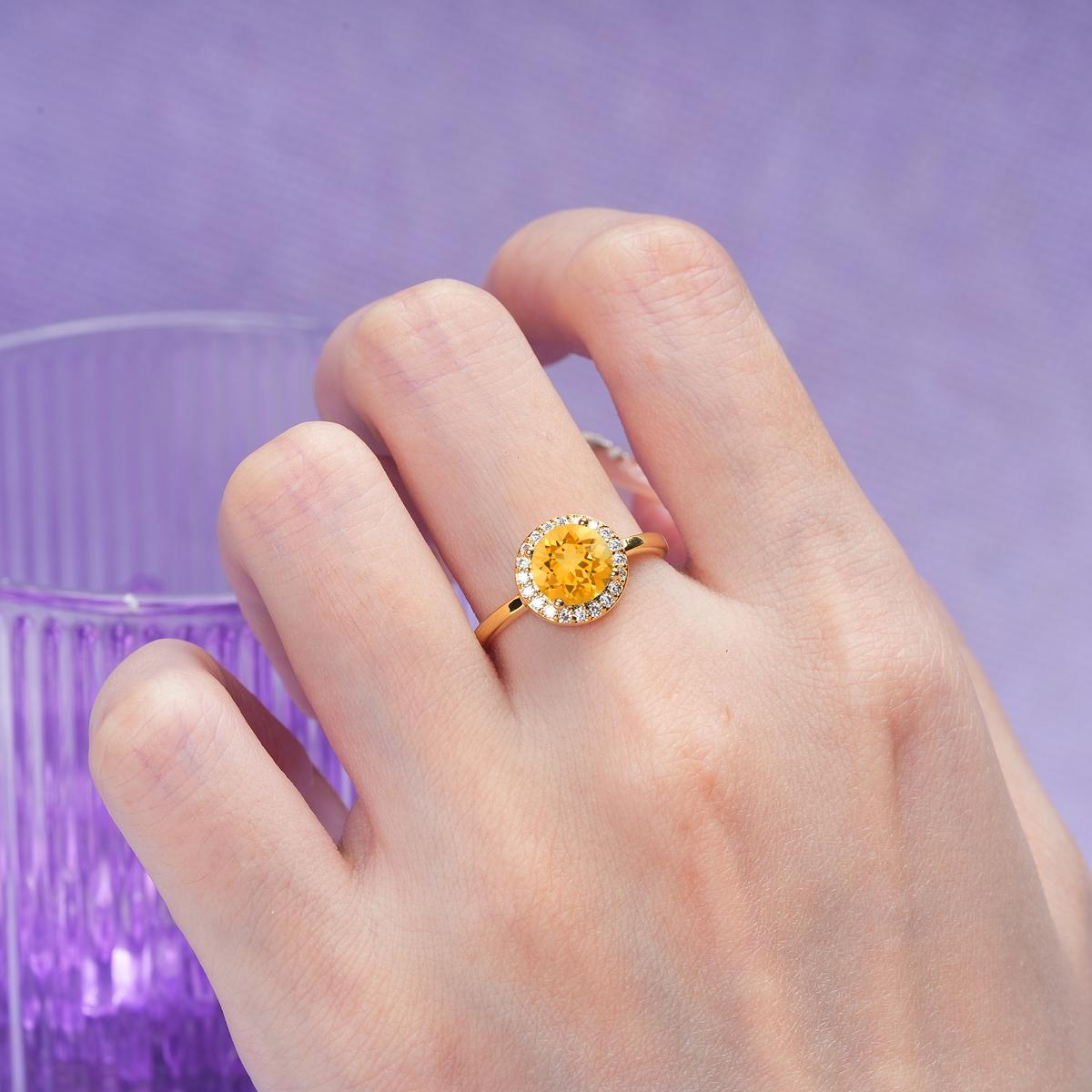Luxurious 4-Prong Round Cut Citrine Engagement Ring