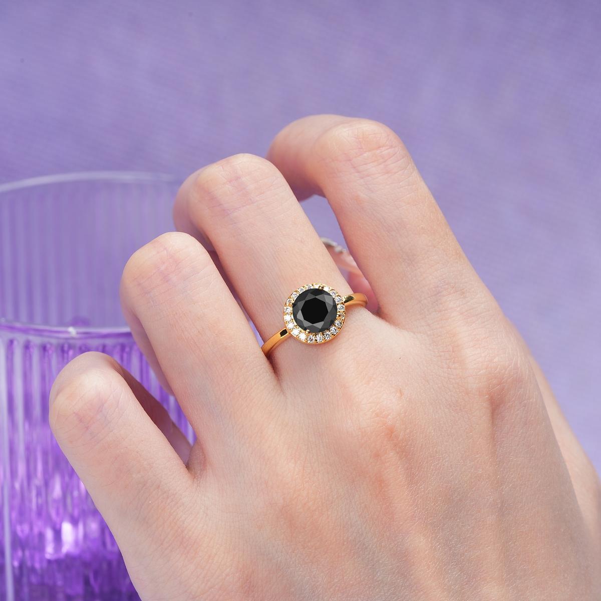 Luxurious 4-Prong Round Cut Black Onyx Engagement Ring