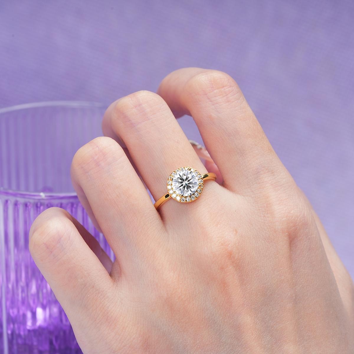 Luxurious 4-Prong Round Cut Lab Diamond Engagement Ring