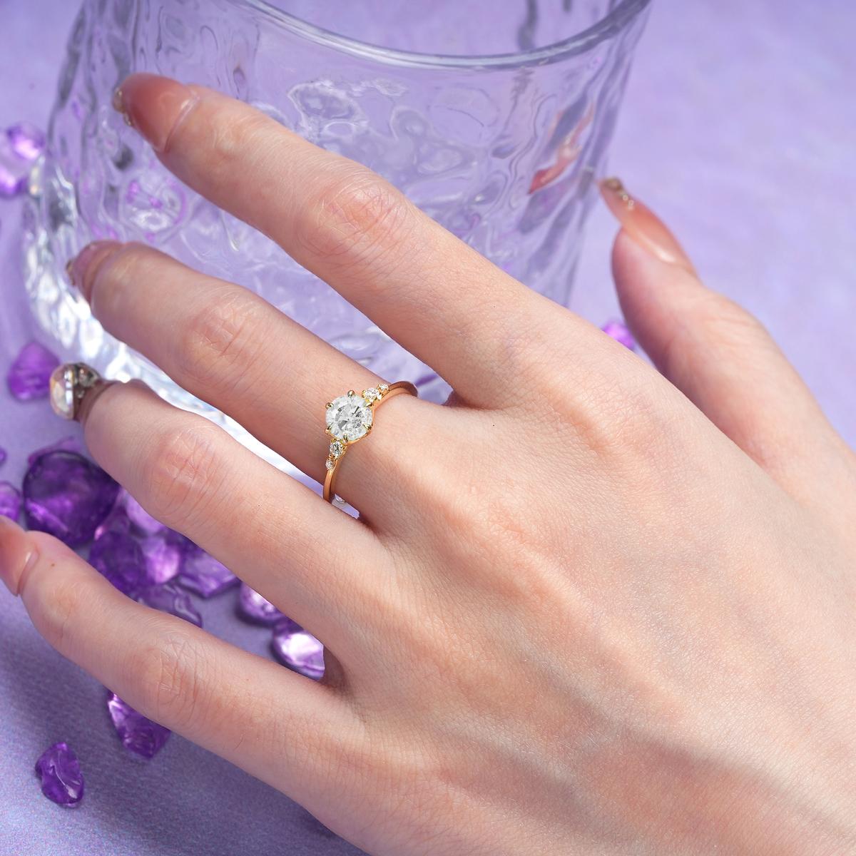 Unique and Minimalist 6-Prong Round Cut Moissanite Engagement Ring