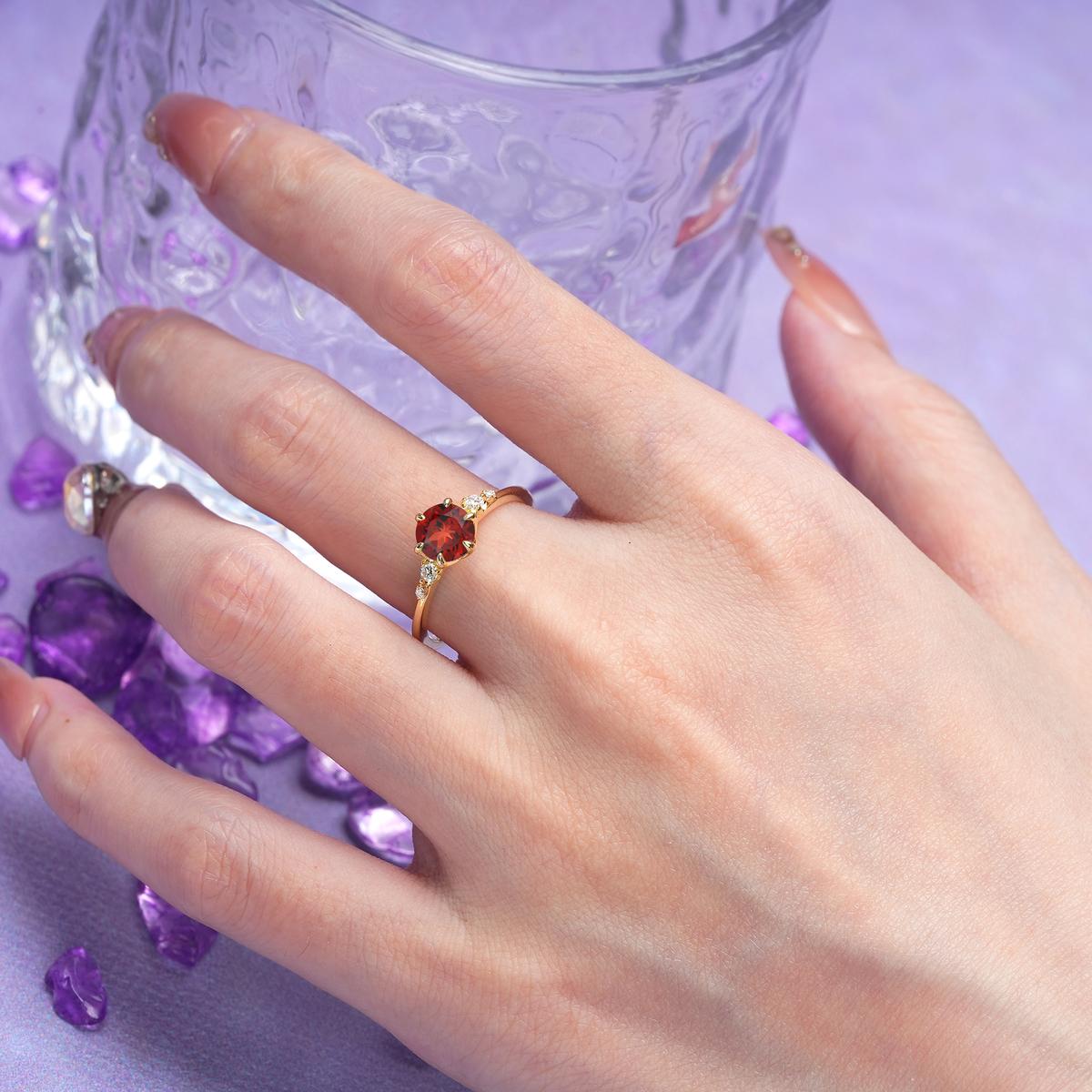 Unique and Minimalist 6-Prong Round Cut Garnet Engagement Ring